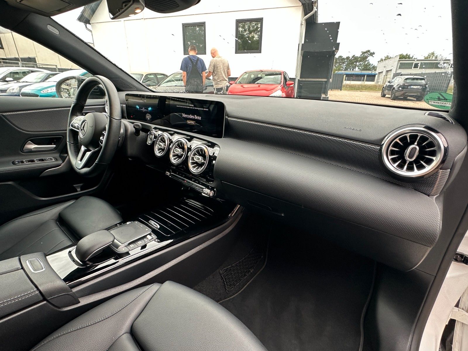 Fahrzeugabbildung Mercedes-Benz A 180 AMG Line 136 PS  MBUX Leder Premium