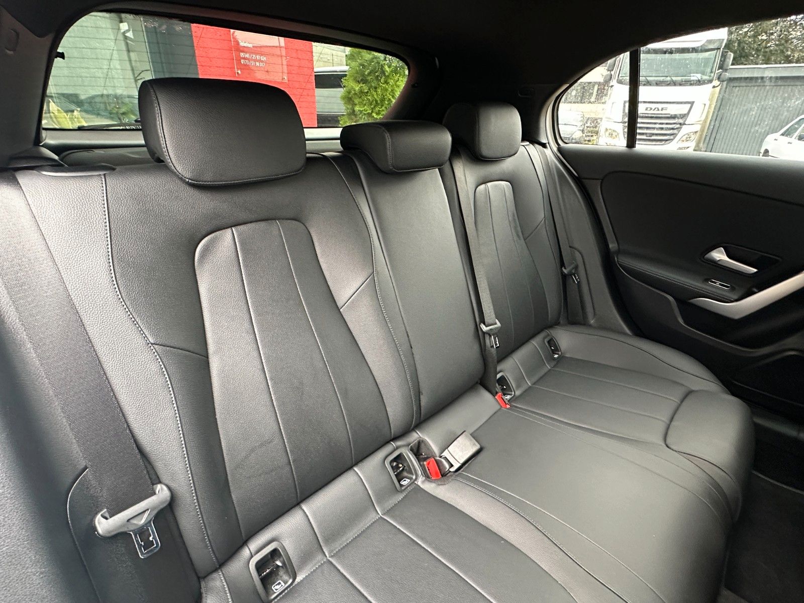 Fahrzeugabbildung Mercedes-Benz A 180 AMG Line 136 PS  MBUX Leder Premium