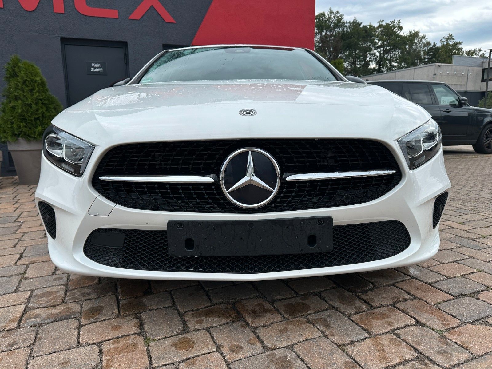 Fahrzeugabbildung Mercedes-Benz A 180 AMG Line 136 PS  MBUX Leder Premium