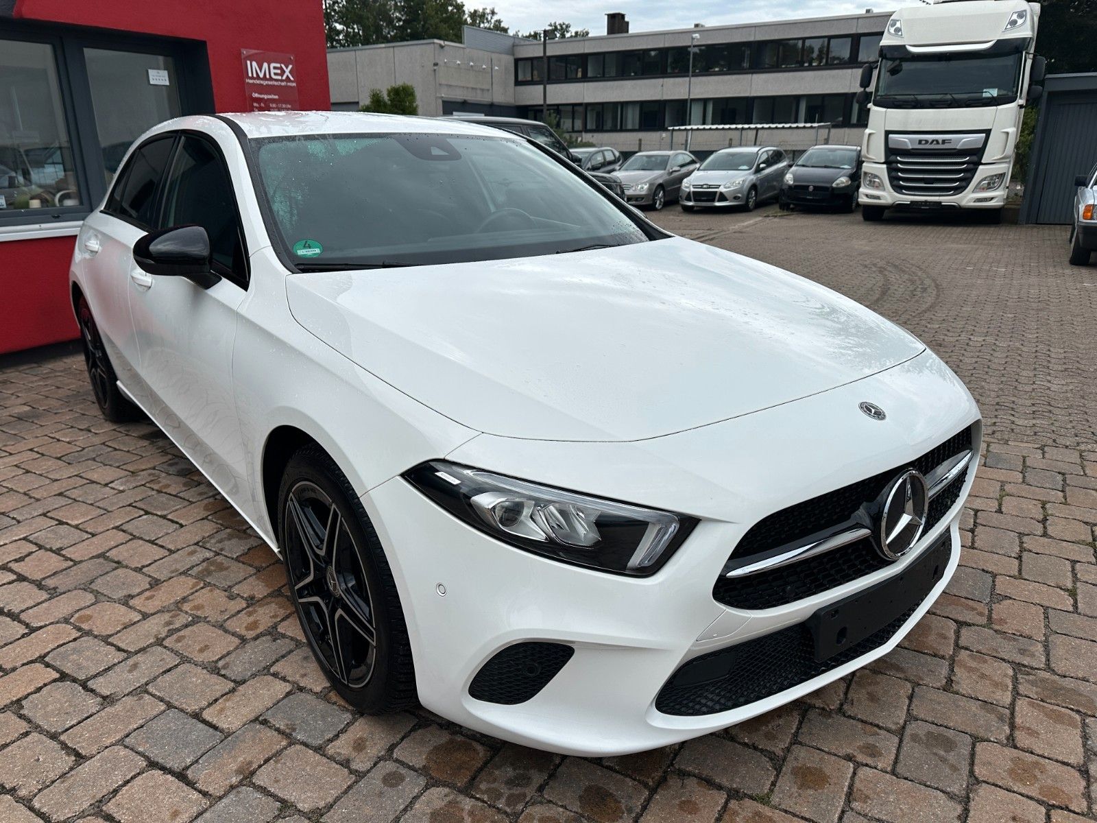 Fahrzeugabbildung Mercedes-Benz A 180 AMG Line 136 PS  MBUX Leder Premium