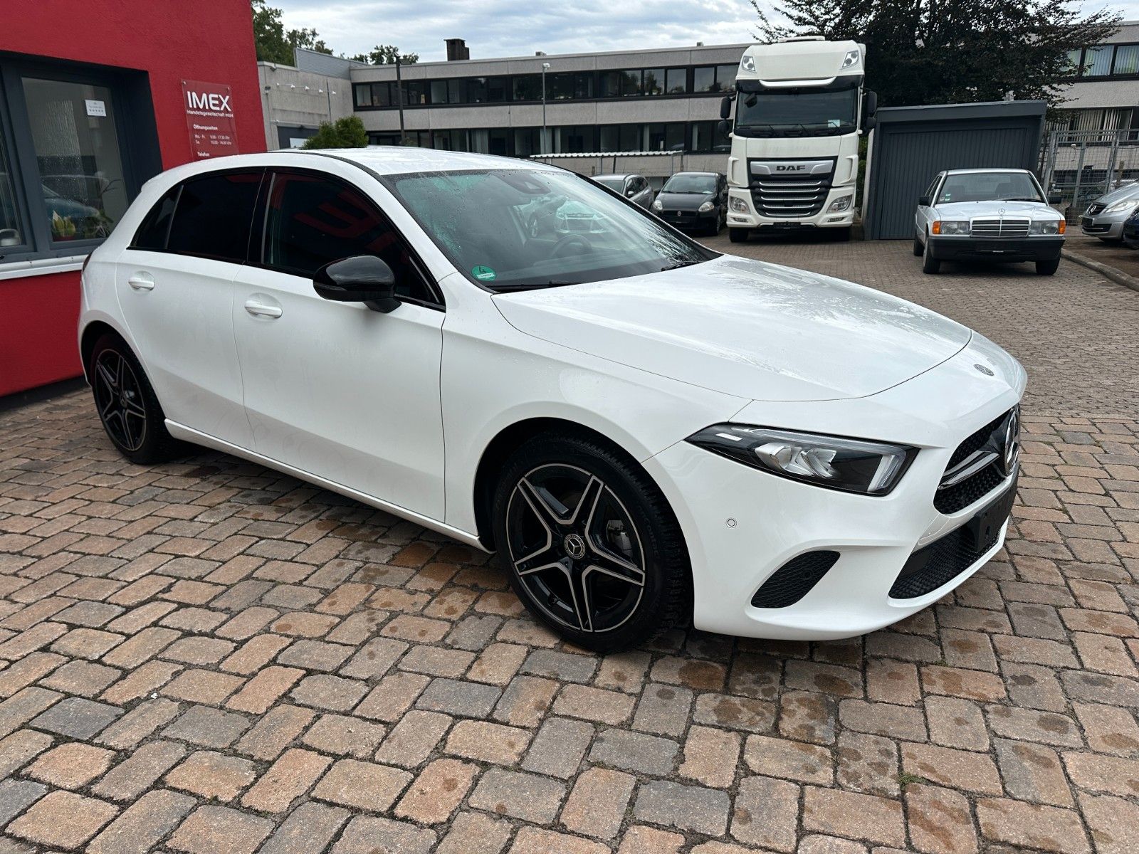Fahrzeugabbildung Mercedes-Benz A 180 AMG Line 136 PS  MBUX Leder Premium