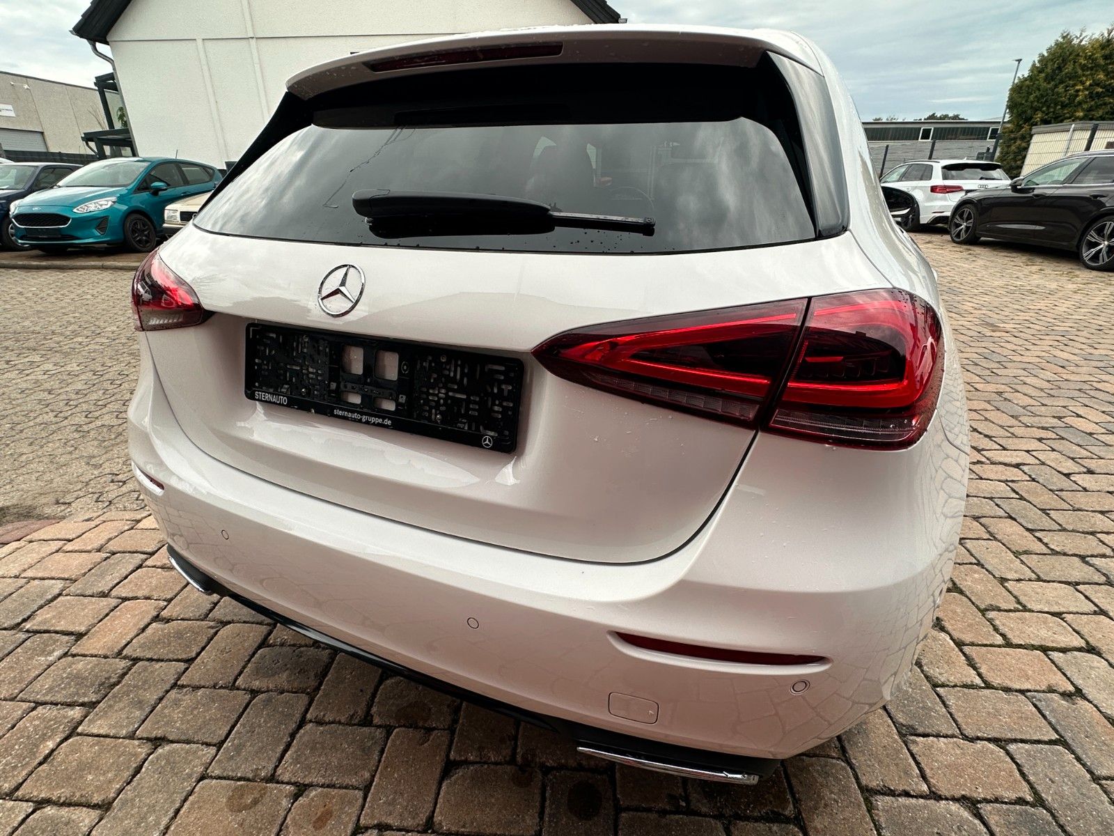 Fahrzeugabbildung Mercedes-Benz A 180 AMG Line 136 PS  MBUX Leder Premium