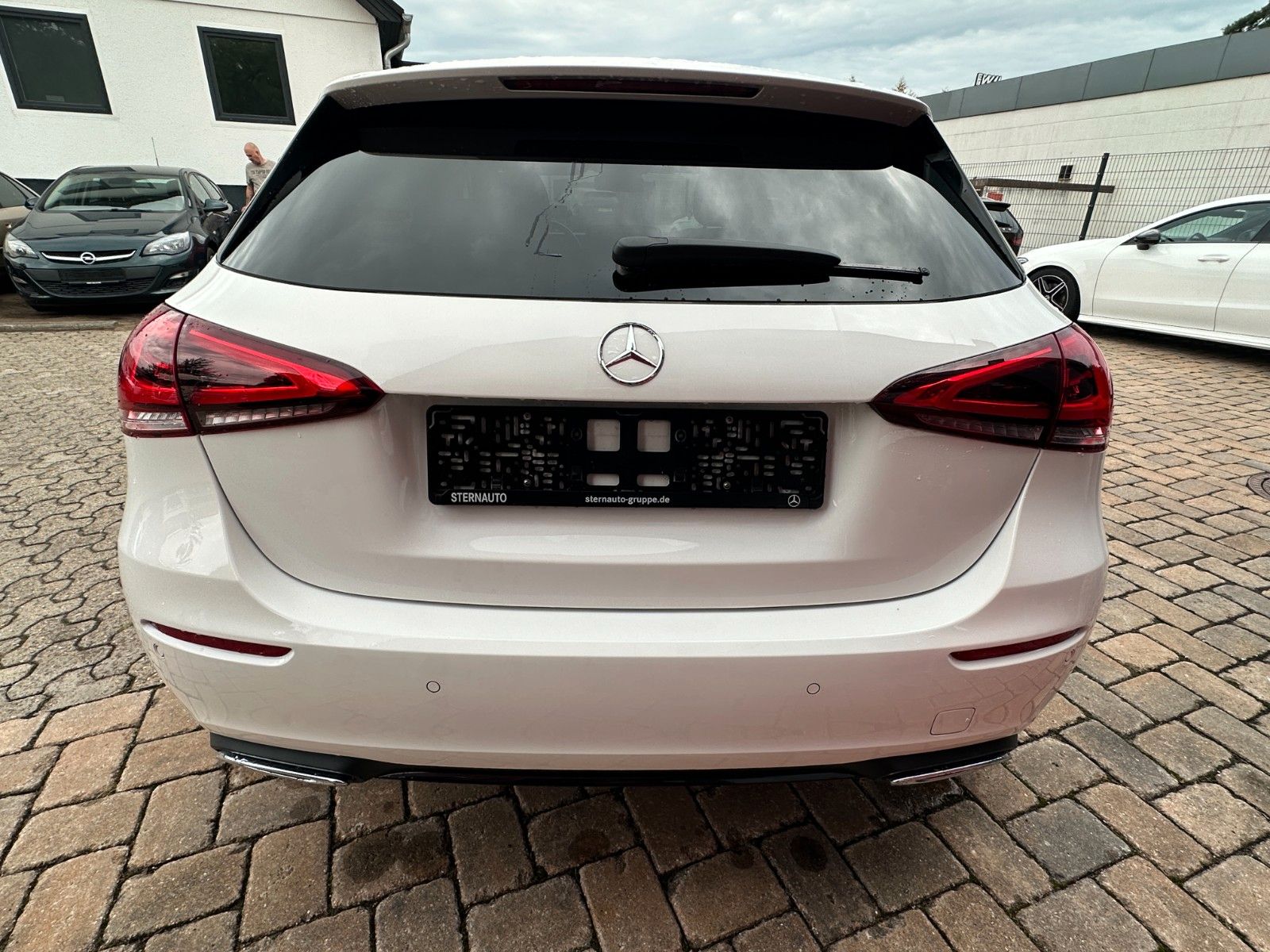 Fahrzeugabbildung Mercedes-Benz A 180 AMG Line 136 PS  MBUX Leder Premium