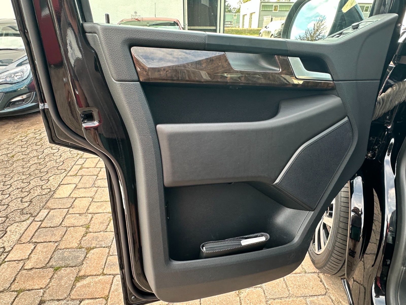Fahrzeugabbildung Volkswagen Multivan 4M Highline 204 PS SD Leder 46tkm !!
