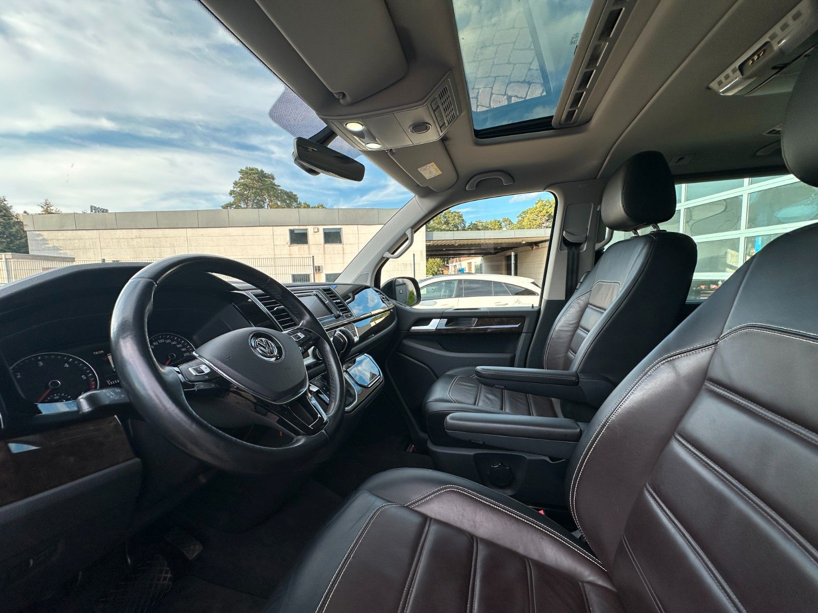 Fahrzeugabbildung Volkswagen Multivan 4M Highline 204 PS SD Leder 46tkm !!