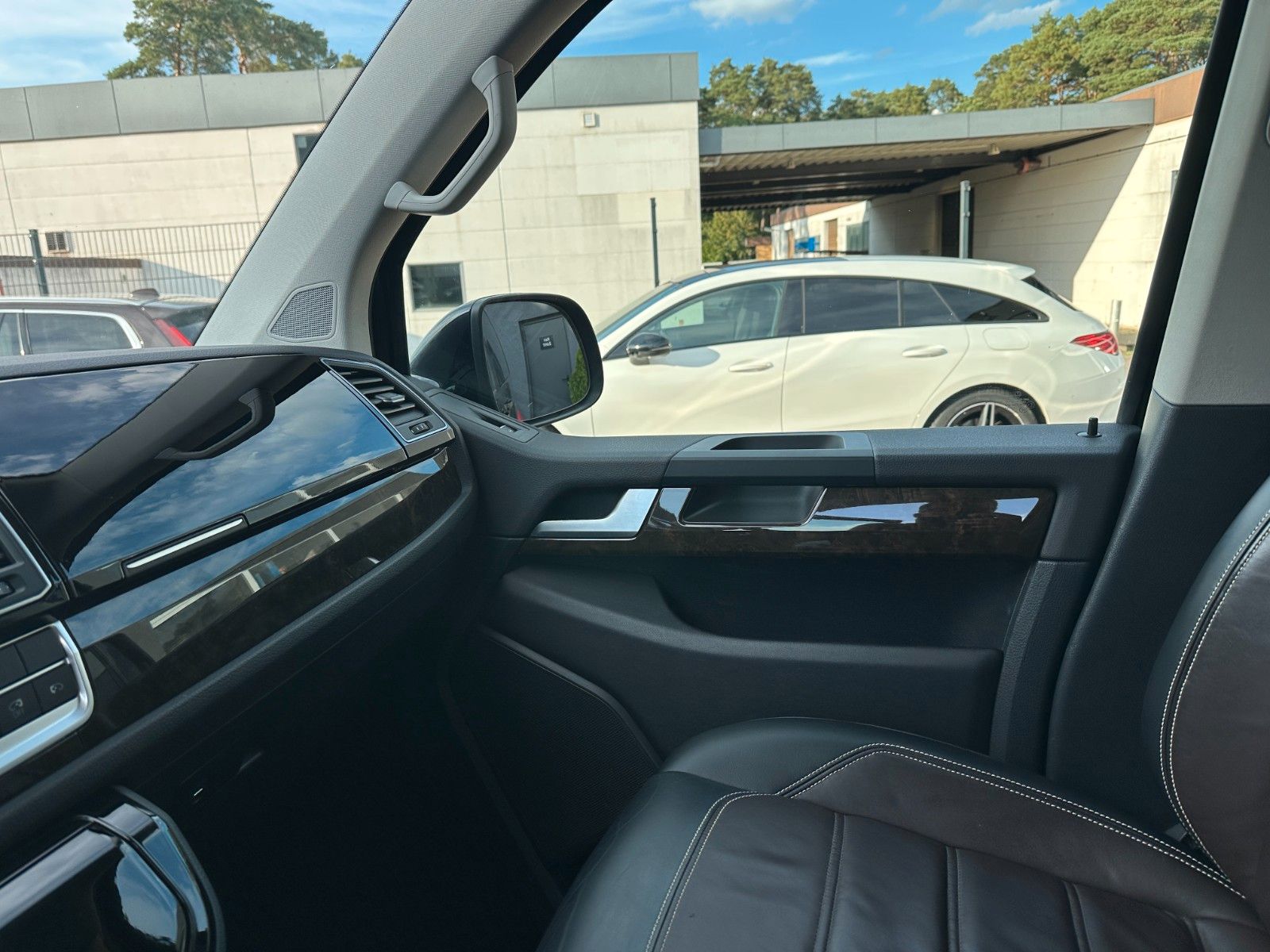 Fahrzeugabbildung Volkswagen Multivan 4M Highline 204 PS SD Leder 46tkm !!
