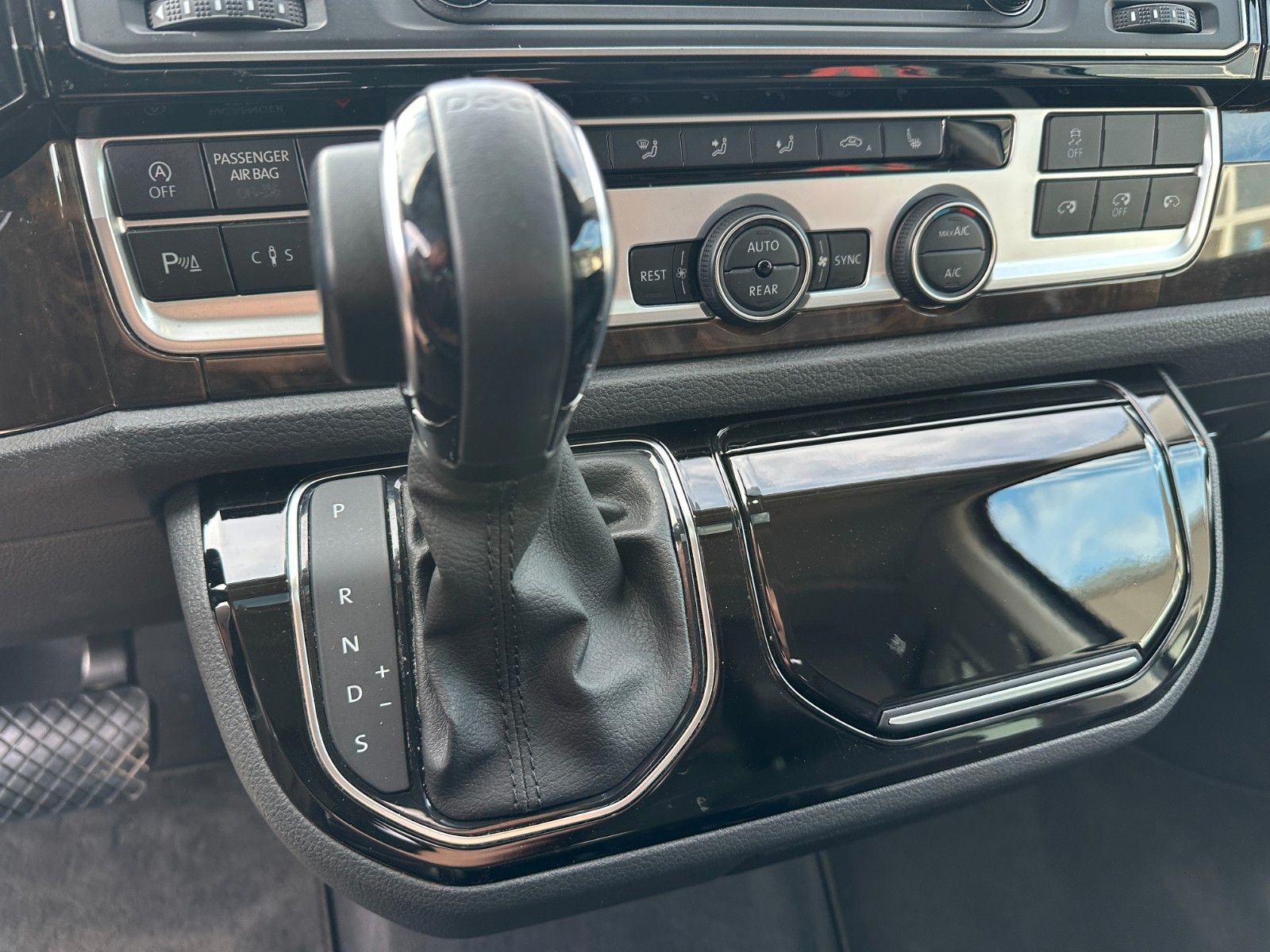 Fahrzeugabbildung Volkswagen Multivan 4M Highline 204 PS SD Leder 46tkm !!