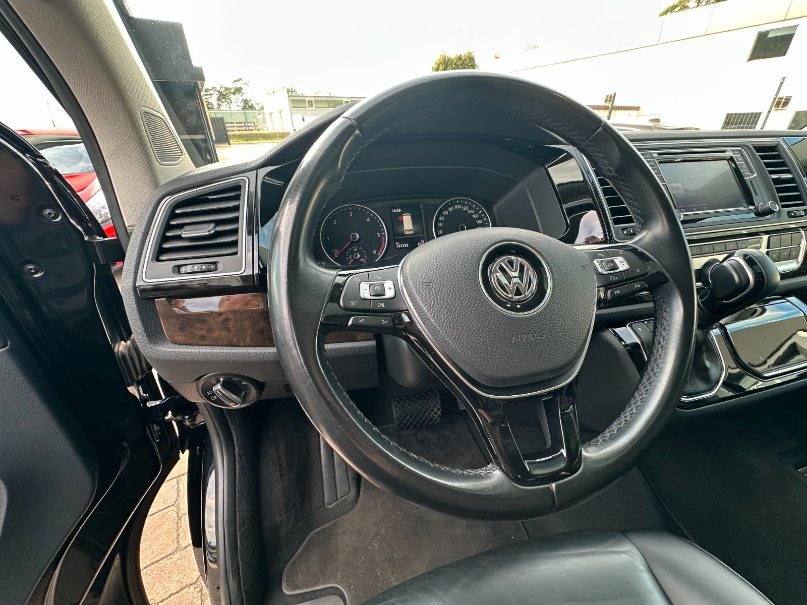 Fahrzeugabbildung Volkswagen Multivan 4M Highline 204 PS SD Leder 46tkm !!