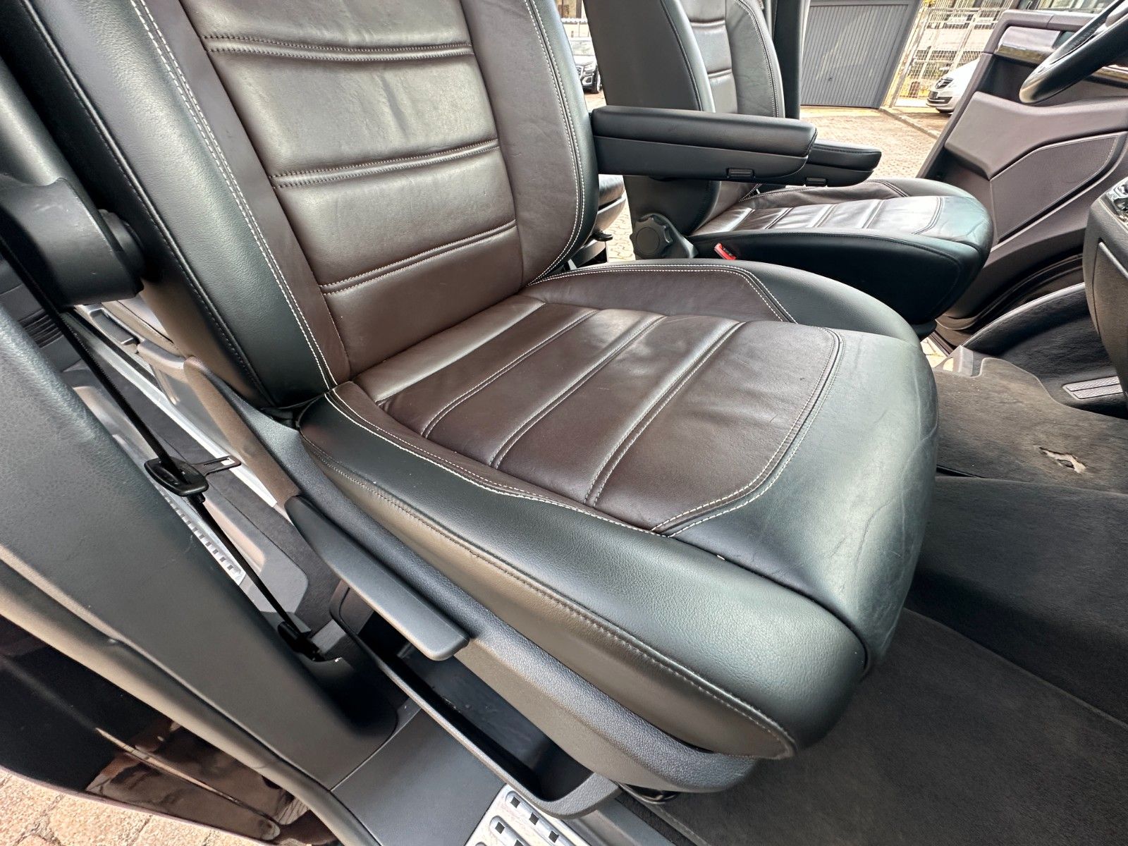 Fahrzeugabbildung Volkswagen Multivan 4M Highline 204 PS SD Leder 46tkm !!