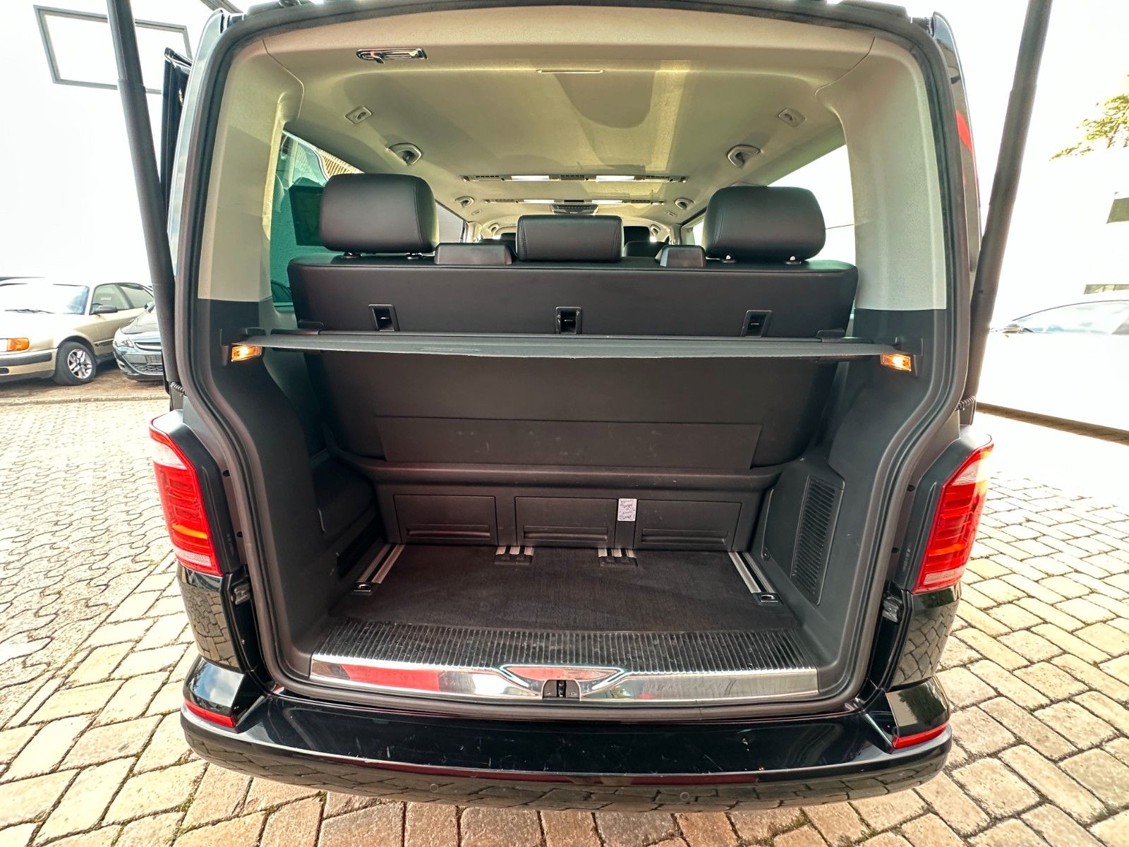 Fahrzeugabbildung Volkswagen Multivan 4M Highline 204 PS SD Leder 46tkm !!