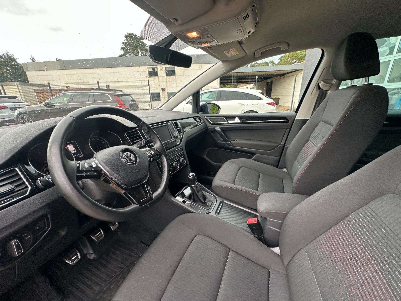 Fahrzeugabbildung Volkswagen Golf Sportsvan Sound 115 PS HU neu AHK Navi SH