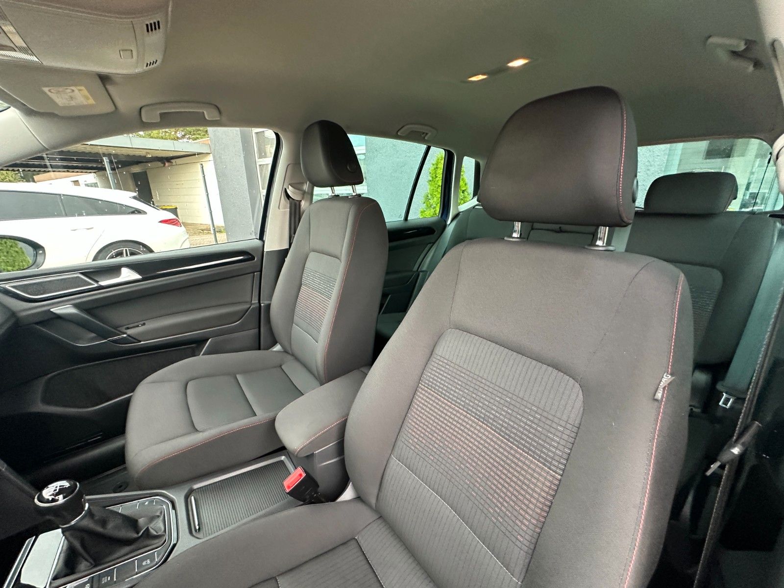 Fahrzeugabbildung Volkswagen Golf Sportsvan Sound 115 PS HU neu AHK Navi SH