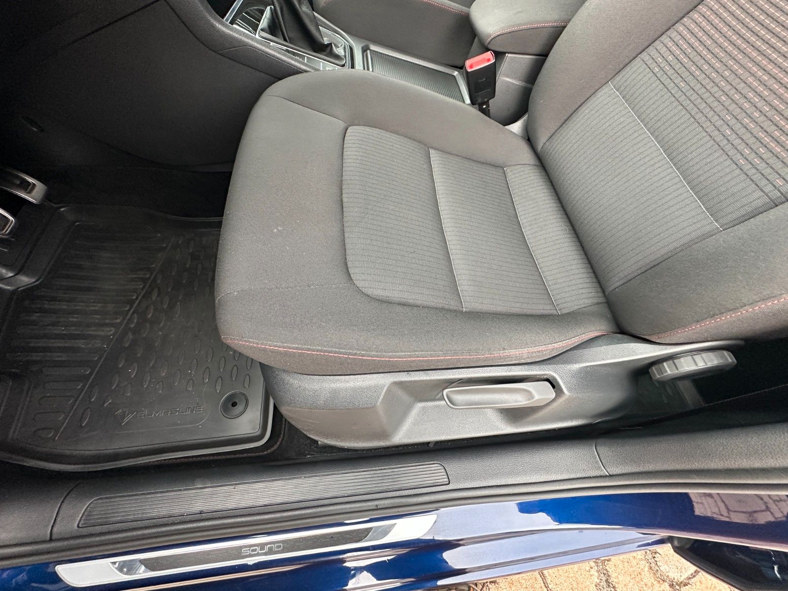 Fahrzeugabbildung Volkswagen Golf Sportsvan Sound 115 PS HU neu AHK Navi SH