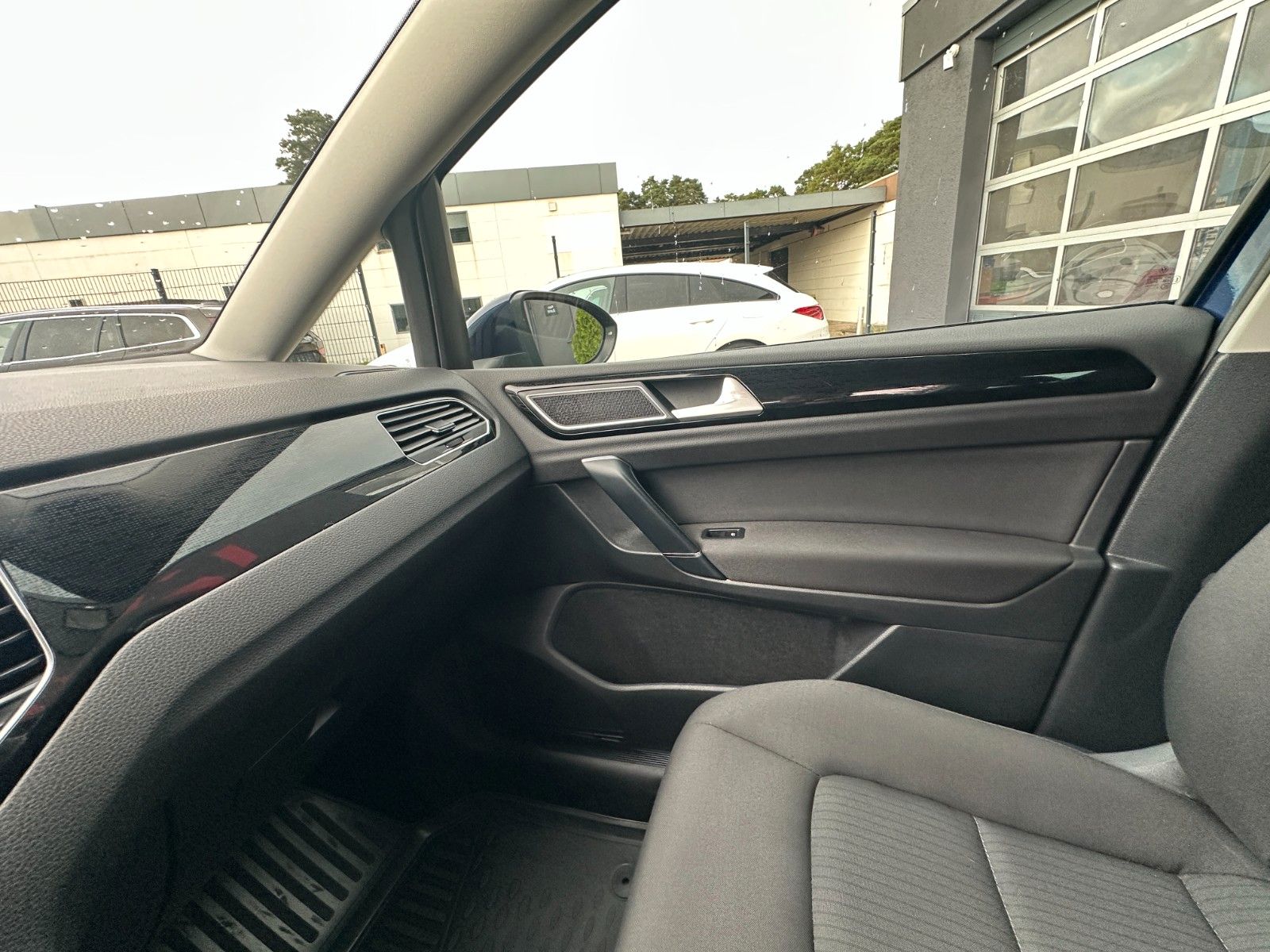 Fahrzeugabbildung Volkswagen Golf Sportsvan Sound 115 PS HU neu AHK Navi SH