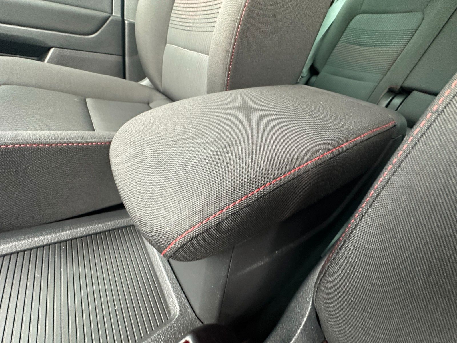 Fahrzeugabbildung Volkswagen Golf Sportsvan Sound 115 PS HU neu AHK Navi SH