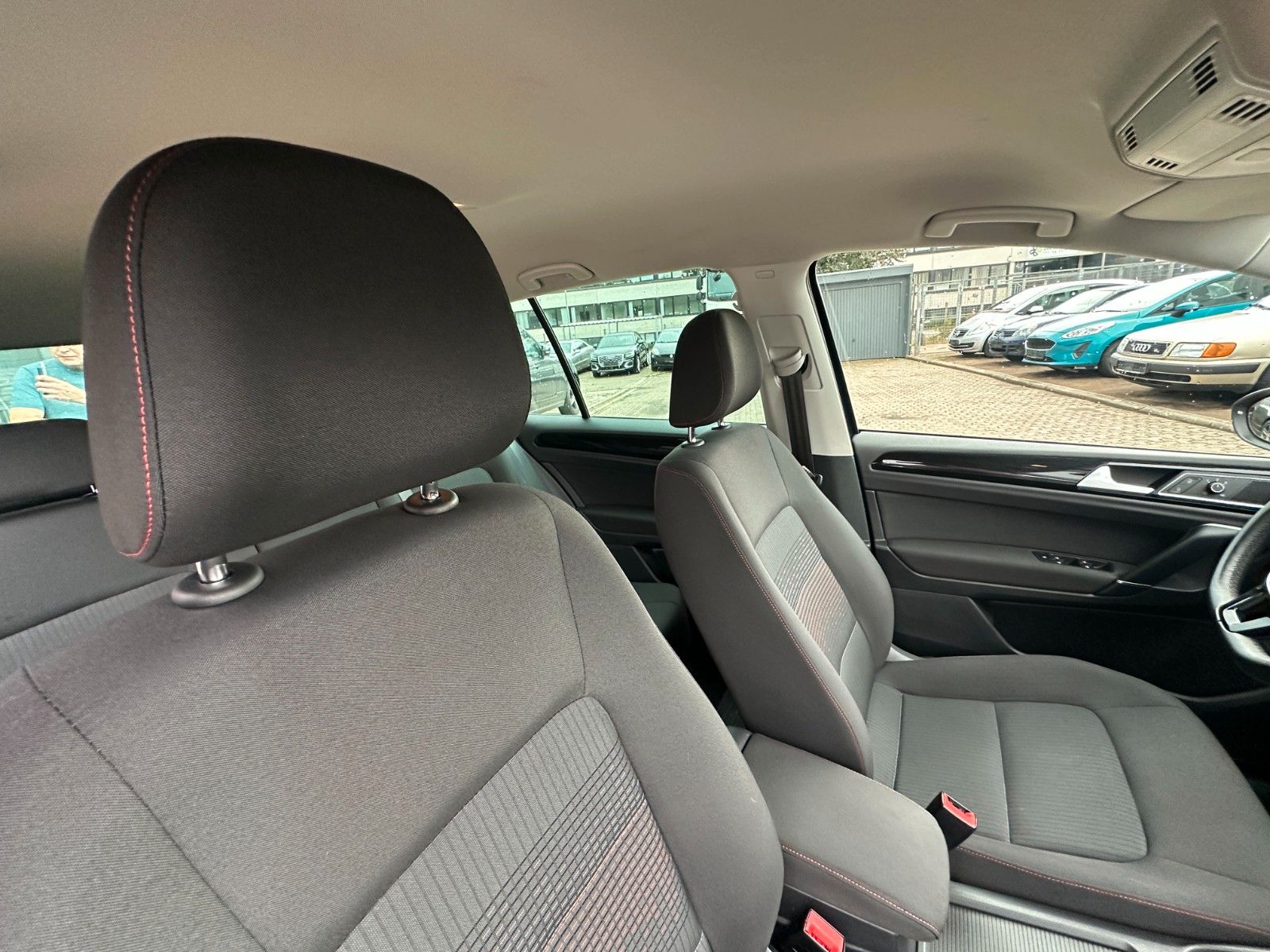 Fahrzeugabbildung Volkswagen Golf Sportsvan Sound 115 PS HU neu AHK Navi SH