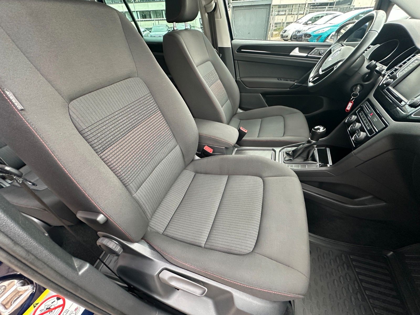 Fahrzeugabbildung Volkswagen Golf Sportsvan Sound 115 PS HU neu AHK Navi SH