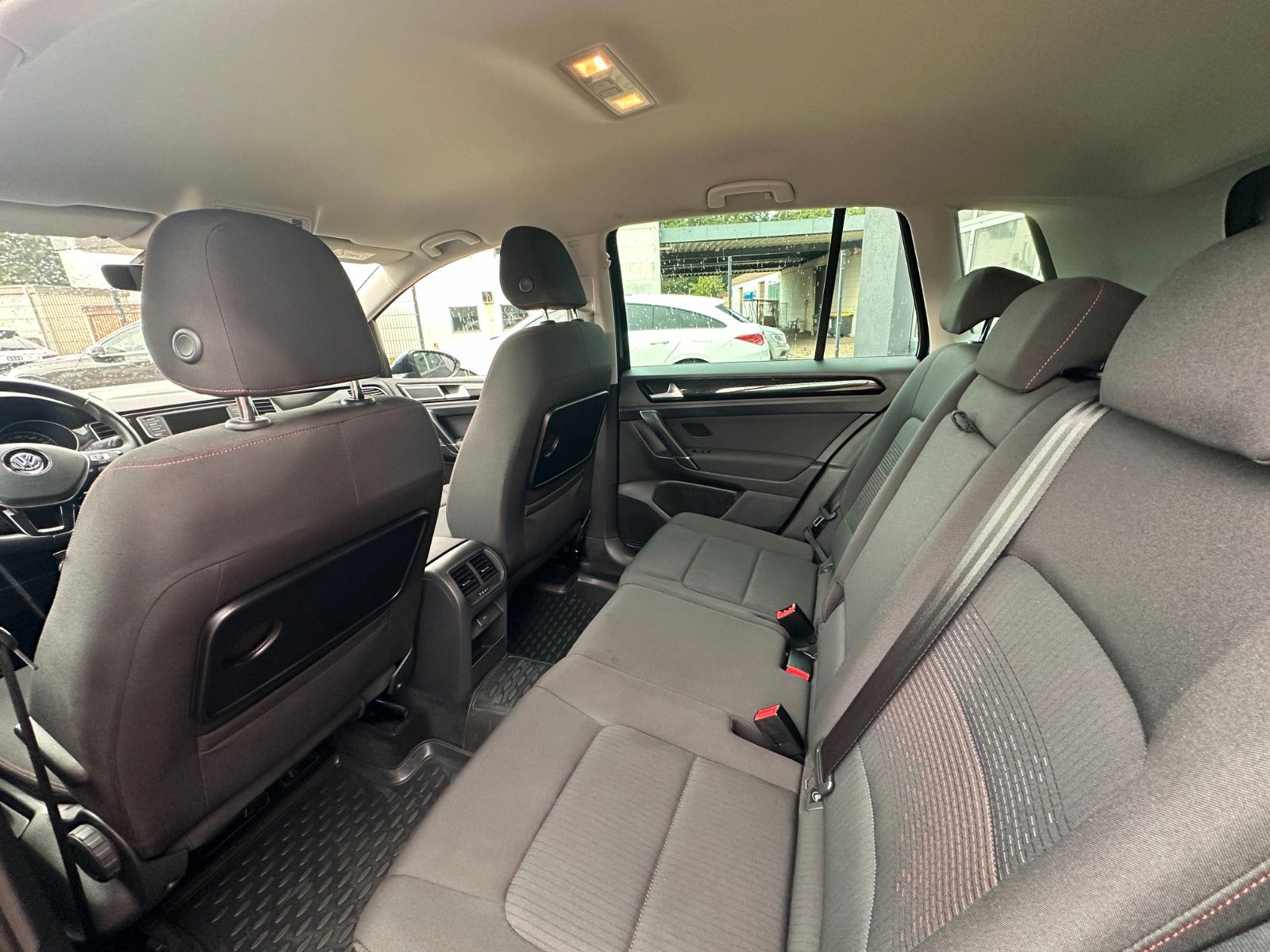 Fahrzeugabbildung Volkswagen Golf Sportsvan Sound 115 PS HU neu AHK Navi SH