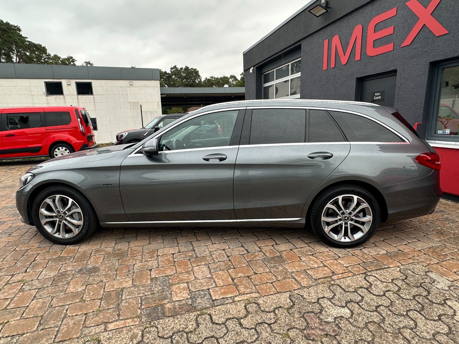 Fahrzeugabbildung Mercedes-Benz C 350 e Avantgarde Hybrid 155 KW Sport LED