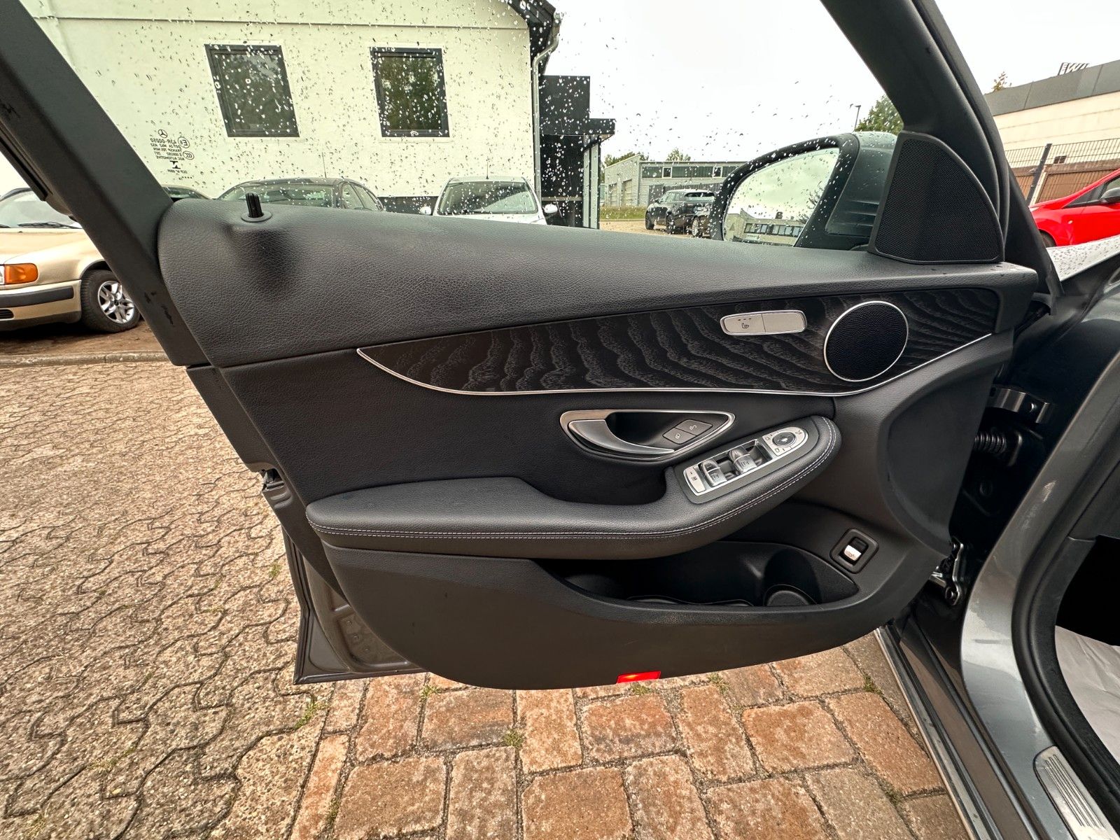 Fahrzeugabbildung Mercedes-Benz C 350 e Avantgarde Hybrid 155 KW Sport LED