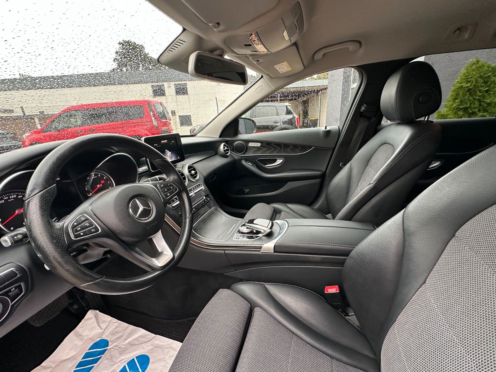 Fahrzeugabbildung Mercedes-Benz C 350 e Avantgarde Hybrid 155 KW Sport LED