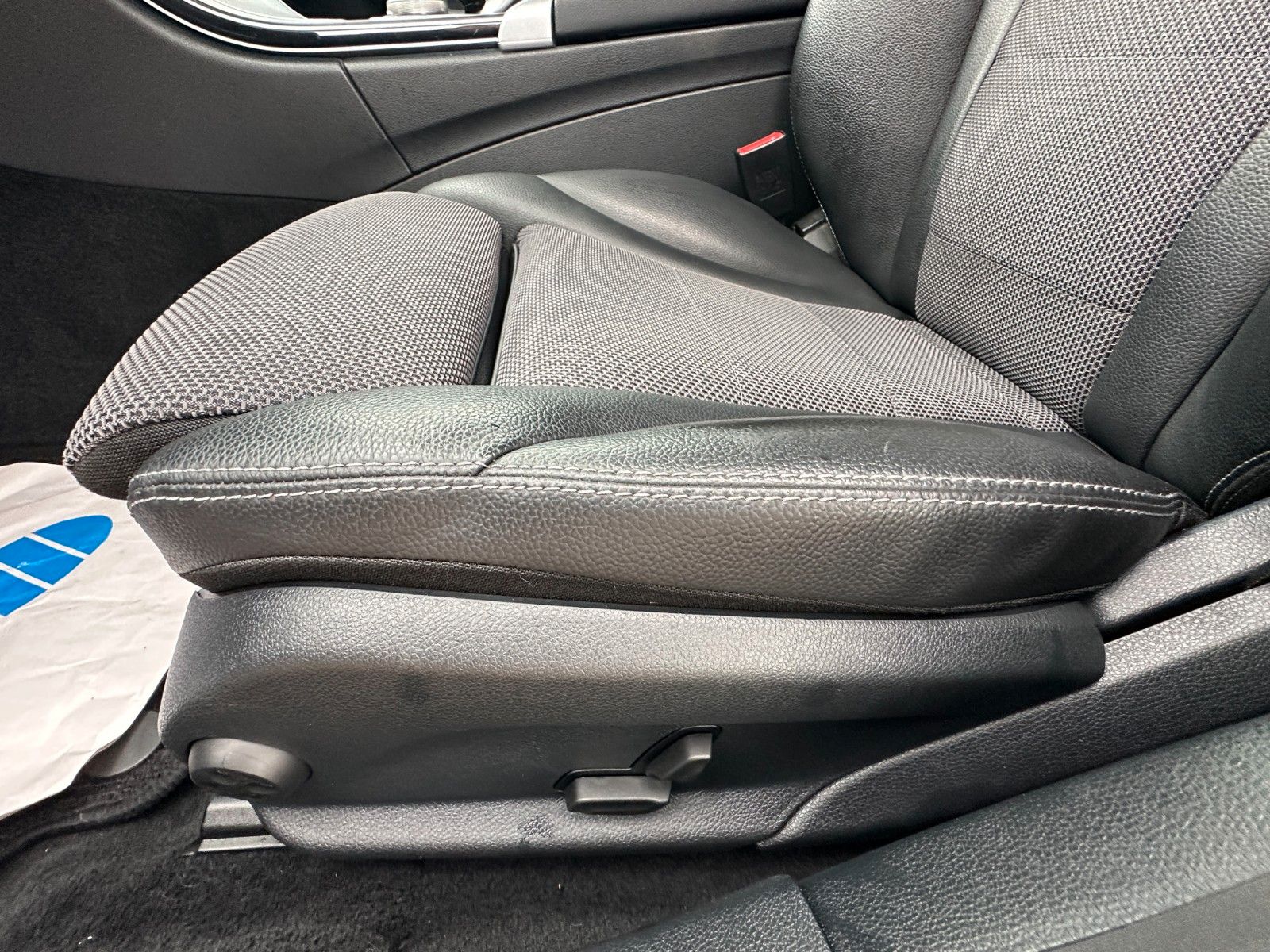 Fahrzeugabbildung Mercedes-Benz C 350 e Avantgarde Hybrid 155 KW Sport LED