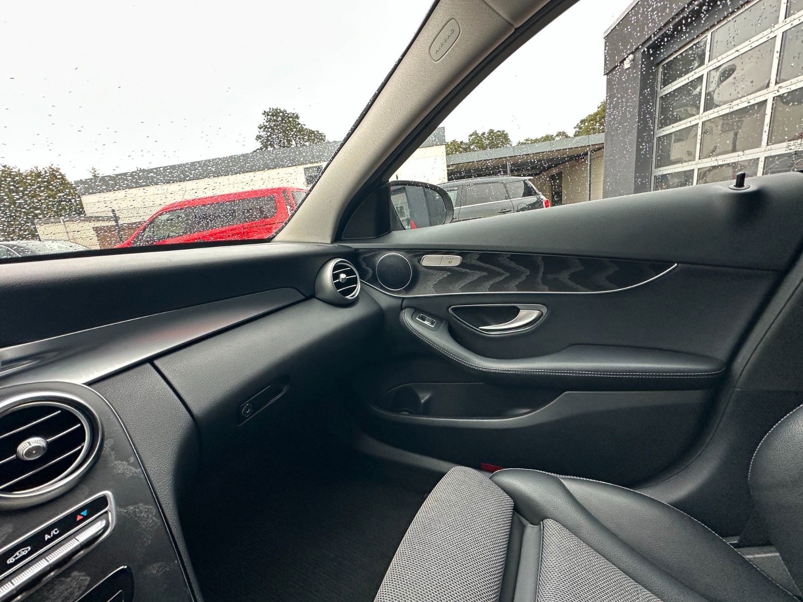 Fahrzeugabbildung Mercedes-Benz C 350 e Avantgarde Hybrid 155 KW Sport LED