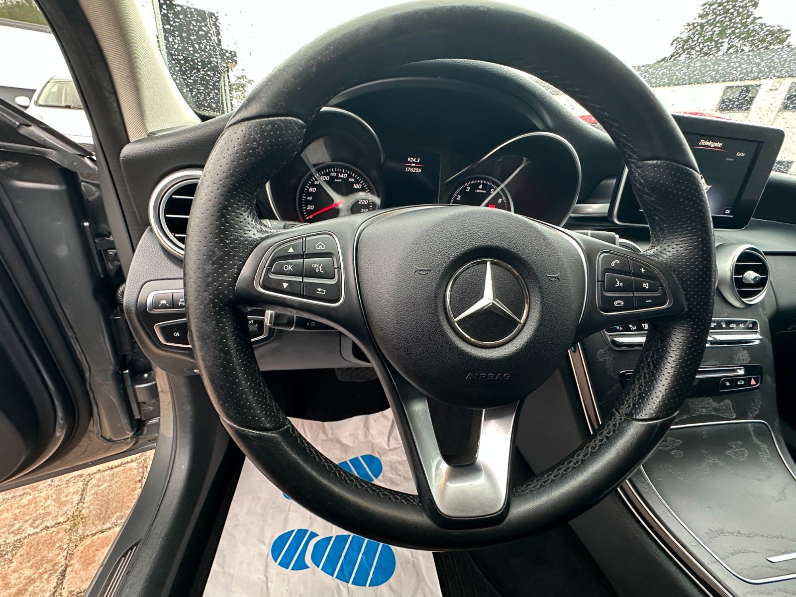 Fahrzeugabbildung Mercedes-Benz C 350 e Avantgarde Hybrid 155 KW Sport LED