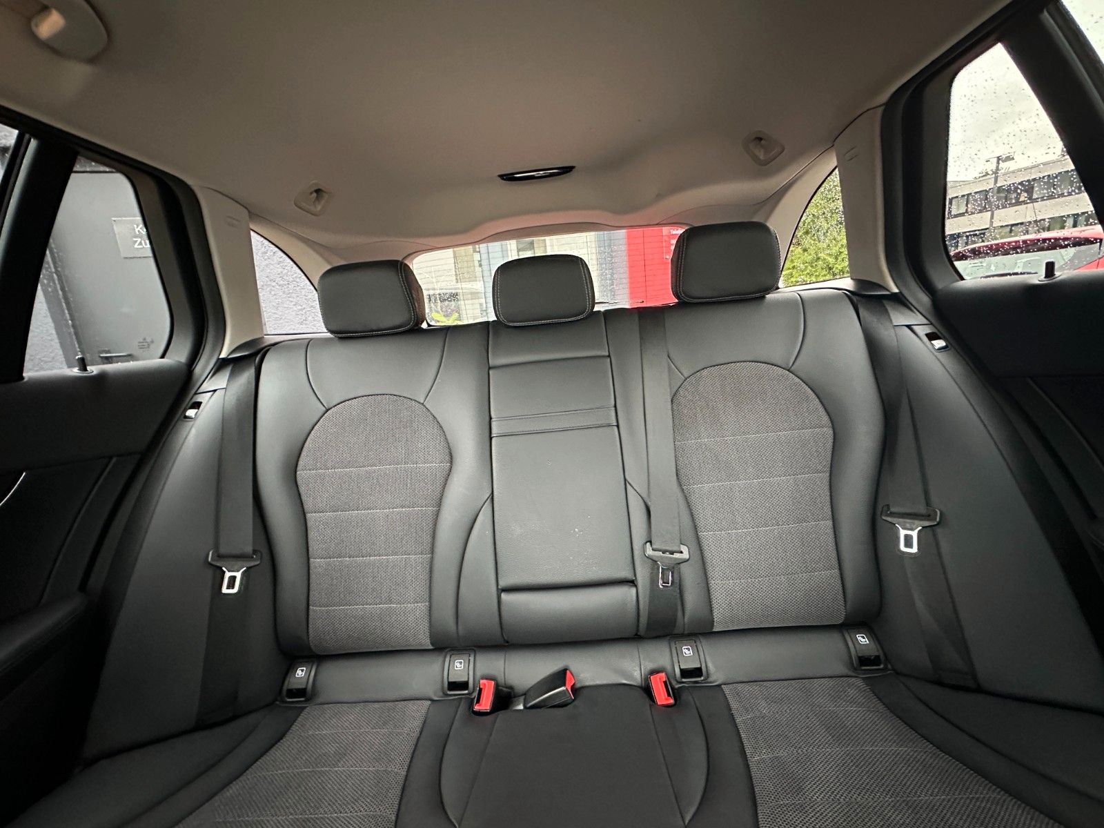 Fahrzeugabbildung Mercedes-Benz C 350 e Avantgarde Hybrid 155 KW Sport LED
