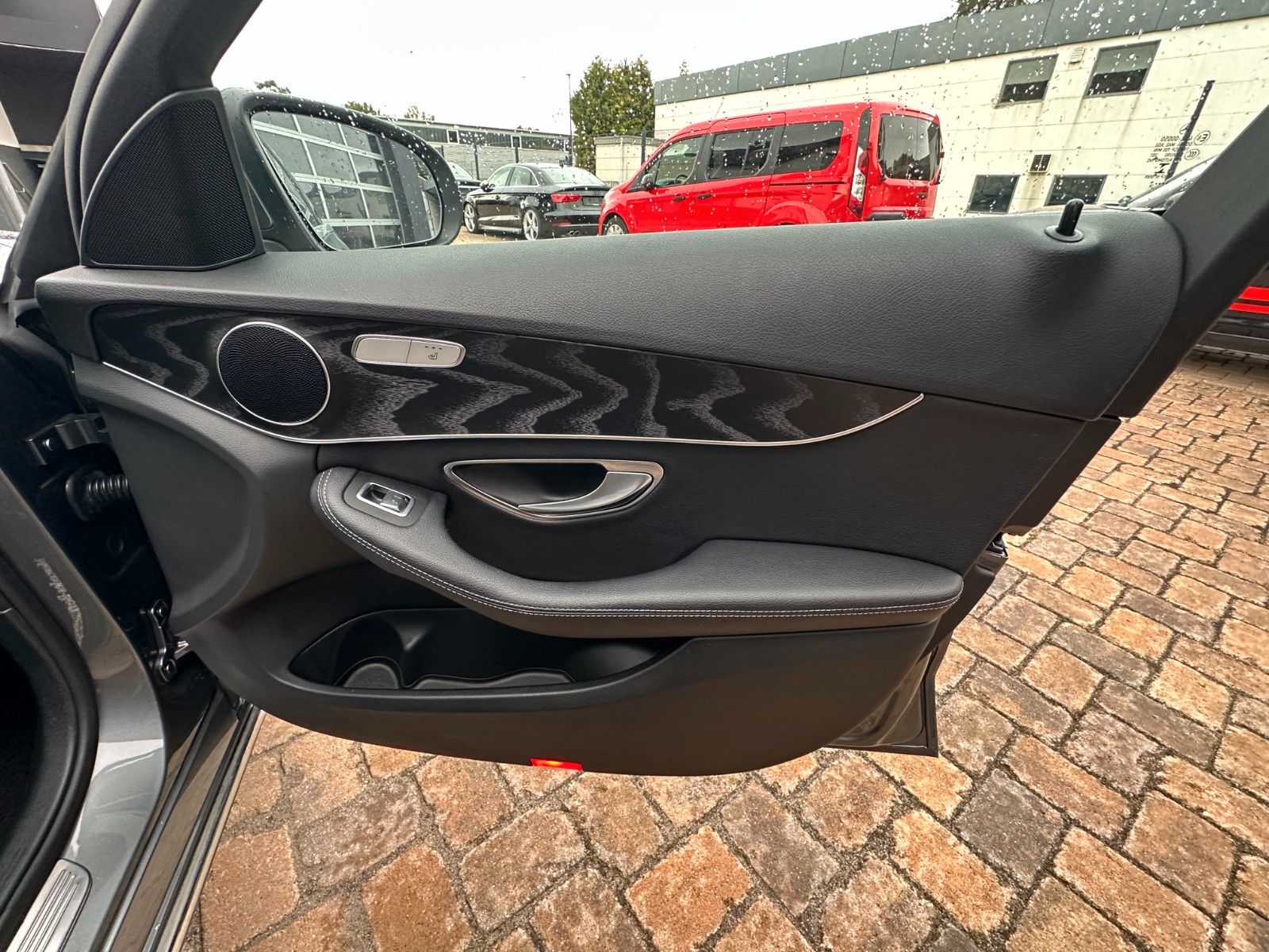 Fahrzeugabbildung Mercedes-Benz C 350 e Avantgarde Hybrid 155 KW Sport LED