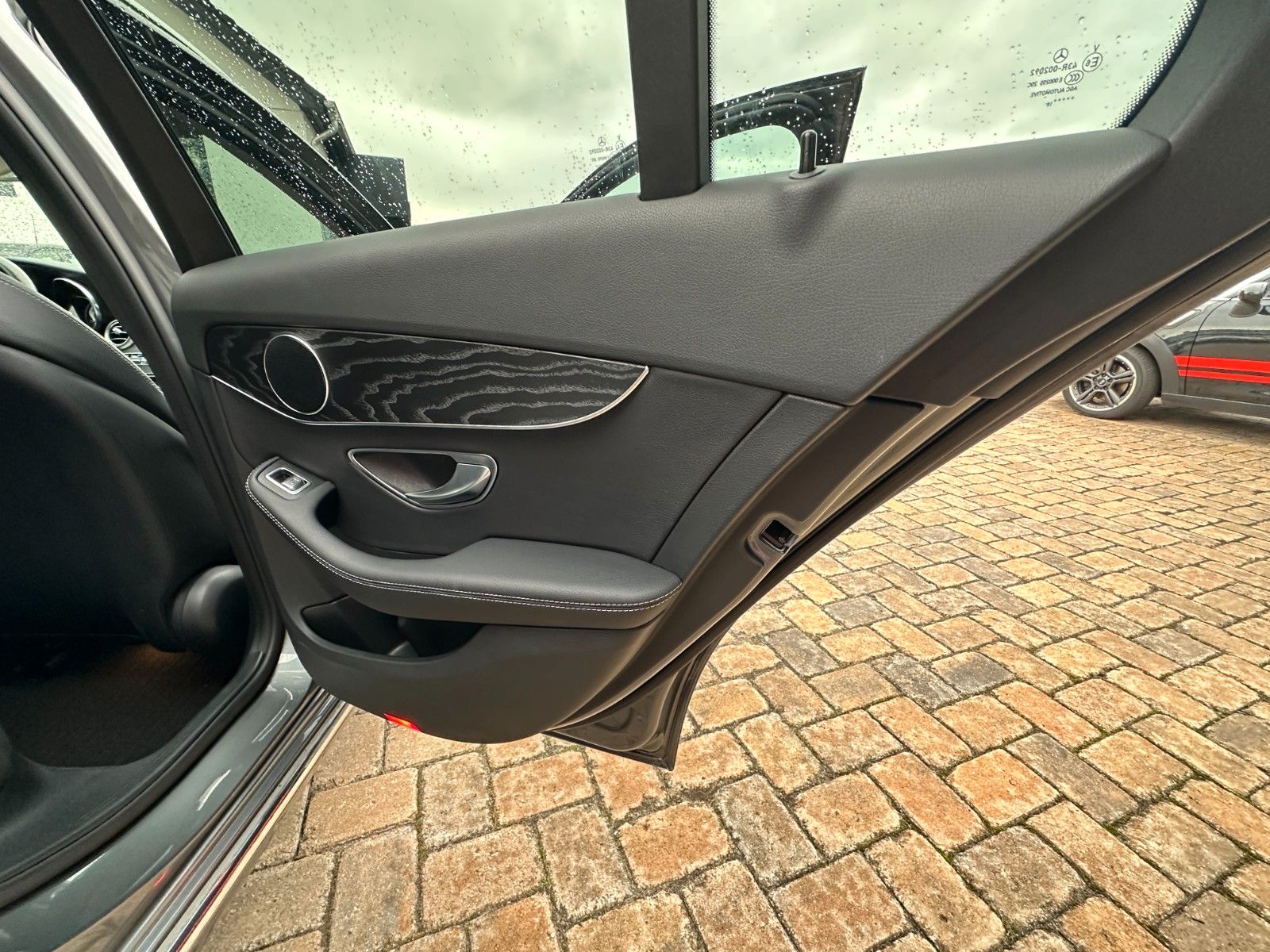 Fahrzeugabbildung Mercedes-Benz C 350 e Avantgarde Hybrid 155 KW Sport LED