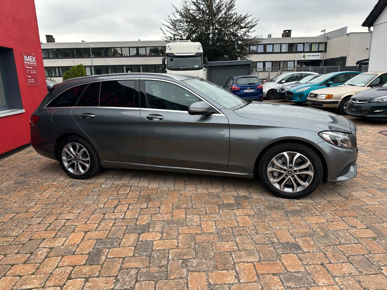 Fahrzeugabbildung Mercedes-Benz C 350 e Avantgarde Hybrid 155 KW Sport LED