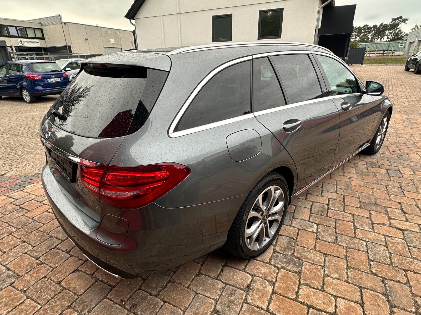 Fahrzeugabbildung Mercedes-Benz C 350 e Avantgarde Hybrid 155 KW Sport LED