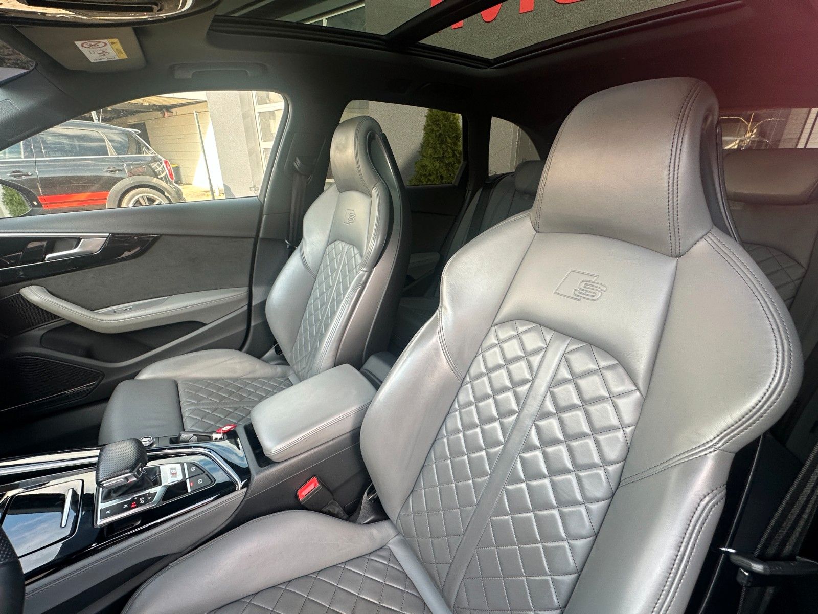Fahrzeugabbildung Audi S4 Avant 3.0 TDI  347 PS Pano LED B&O Leder