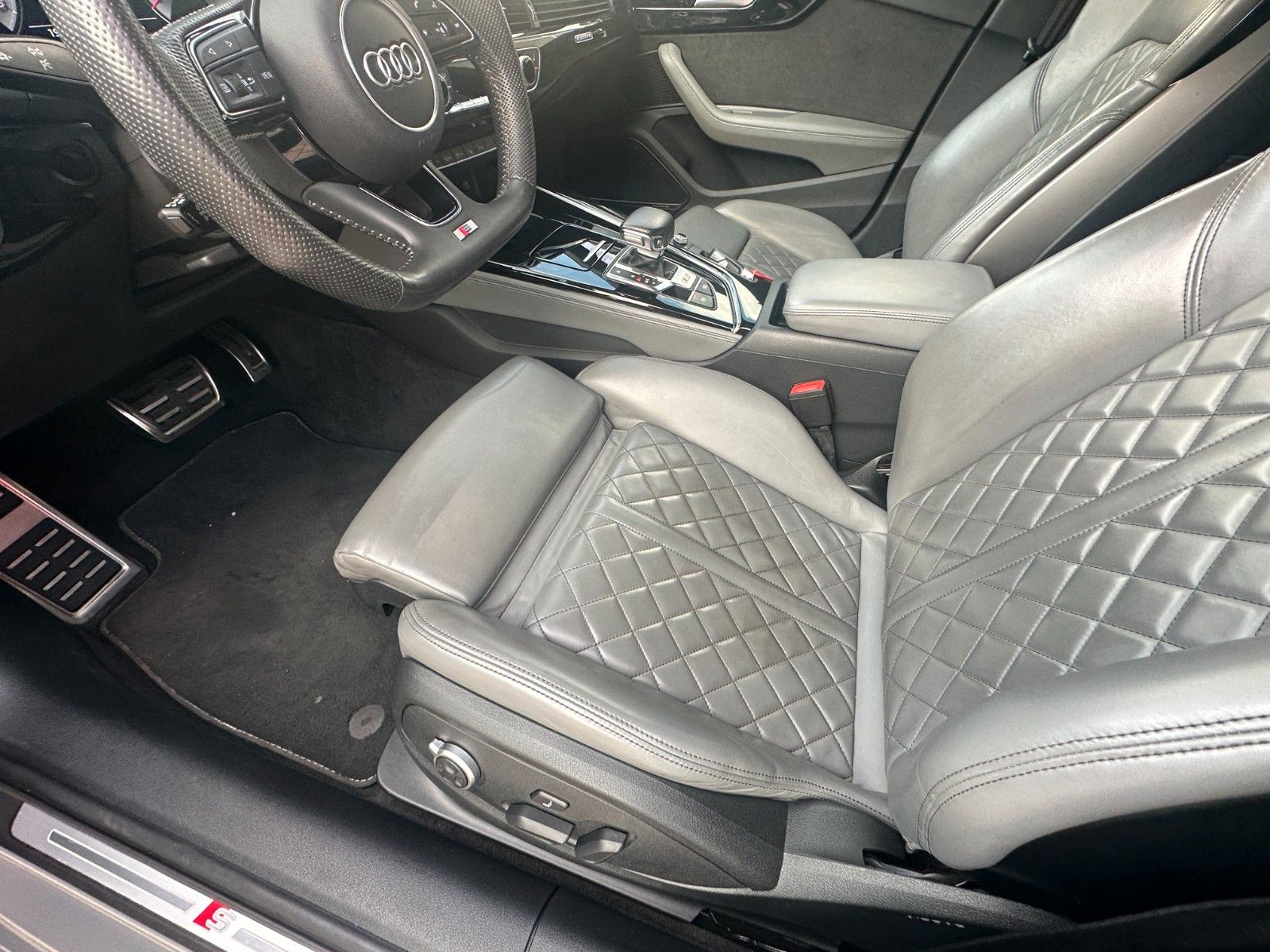 Fahrzeugabbildung Audi S4 Avant 3.0 TDI  347 PS Pano LED B&O Leder