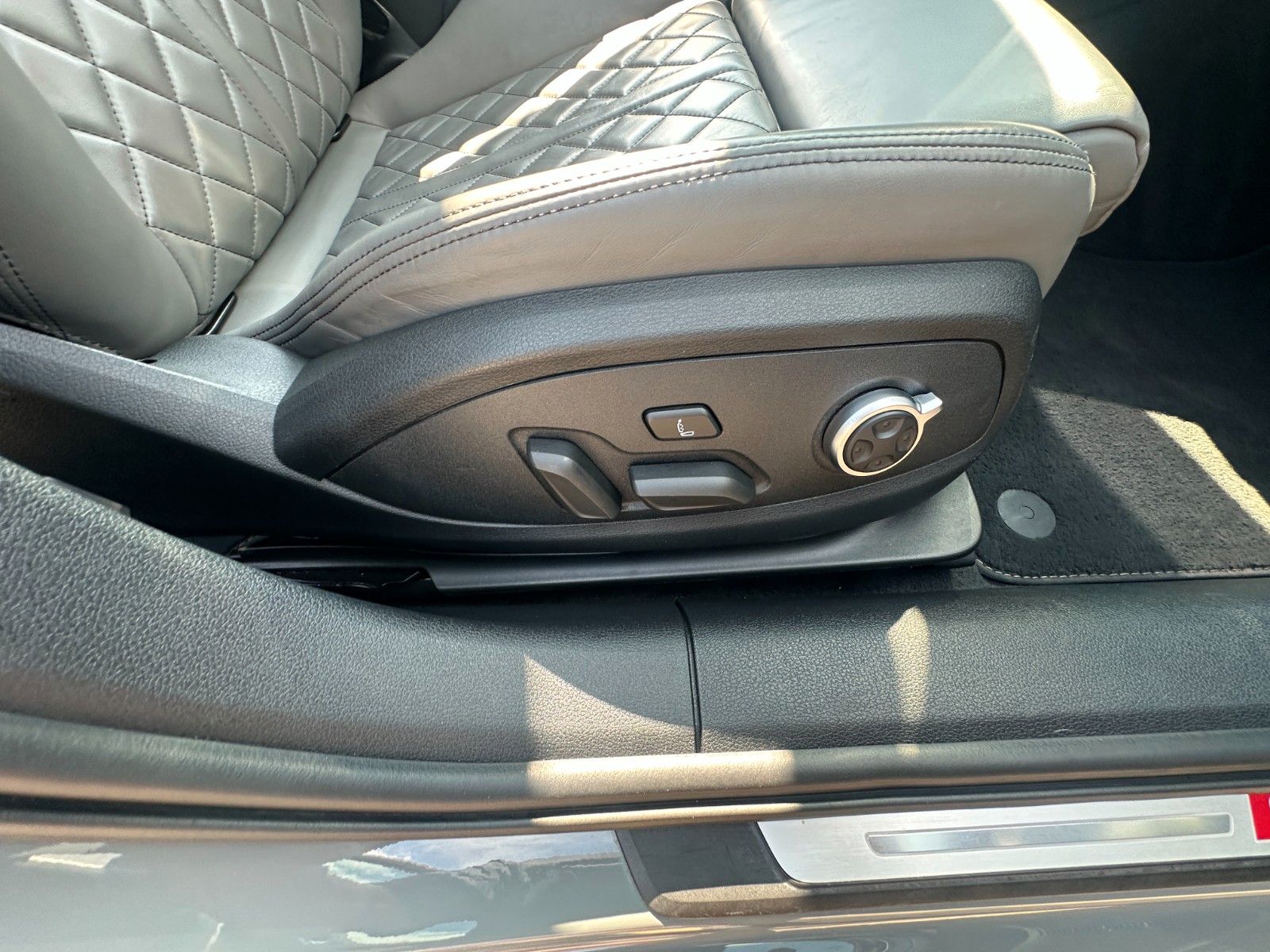 Fahrzeugabbildung Audi S4 Avant 3.0 TDI  347 PS Pano LED B&O Leder