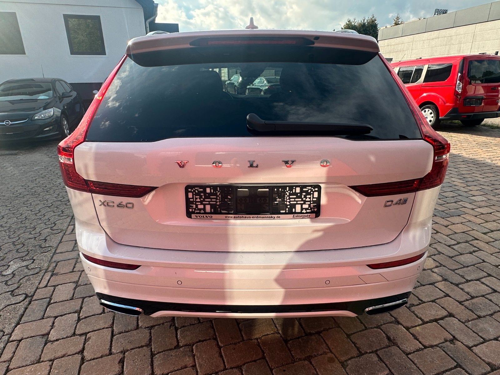 Fahrzeugabbildung Volvo XC60 Inscription R -Design 190 PS 1.Hand 8xAlu
