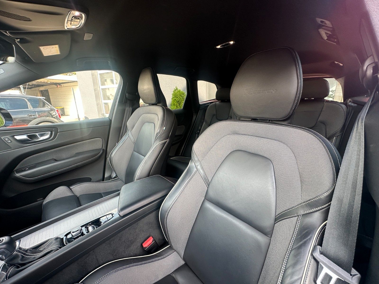 Fahrzeugabbildung Volvo XC60 Inscription R -Design 190 PS 1.Hand 8xAlu