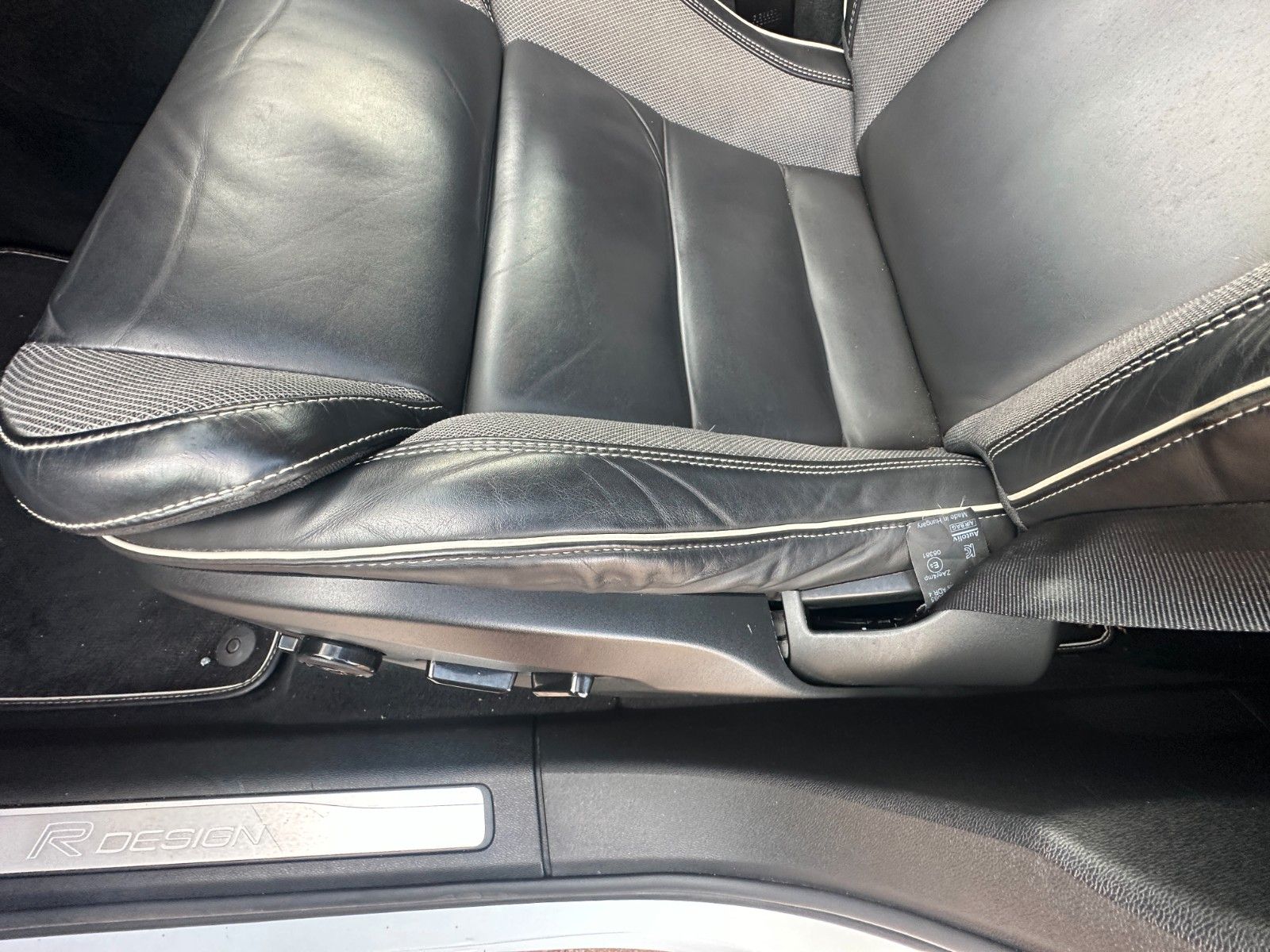 Fahrzeugabbildung Volvo XC60 Inscription R -Design 190 PS 1.Hand 8xAlu