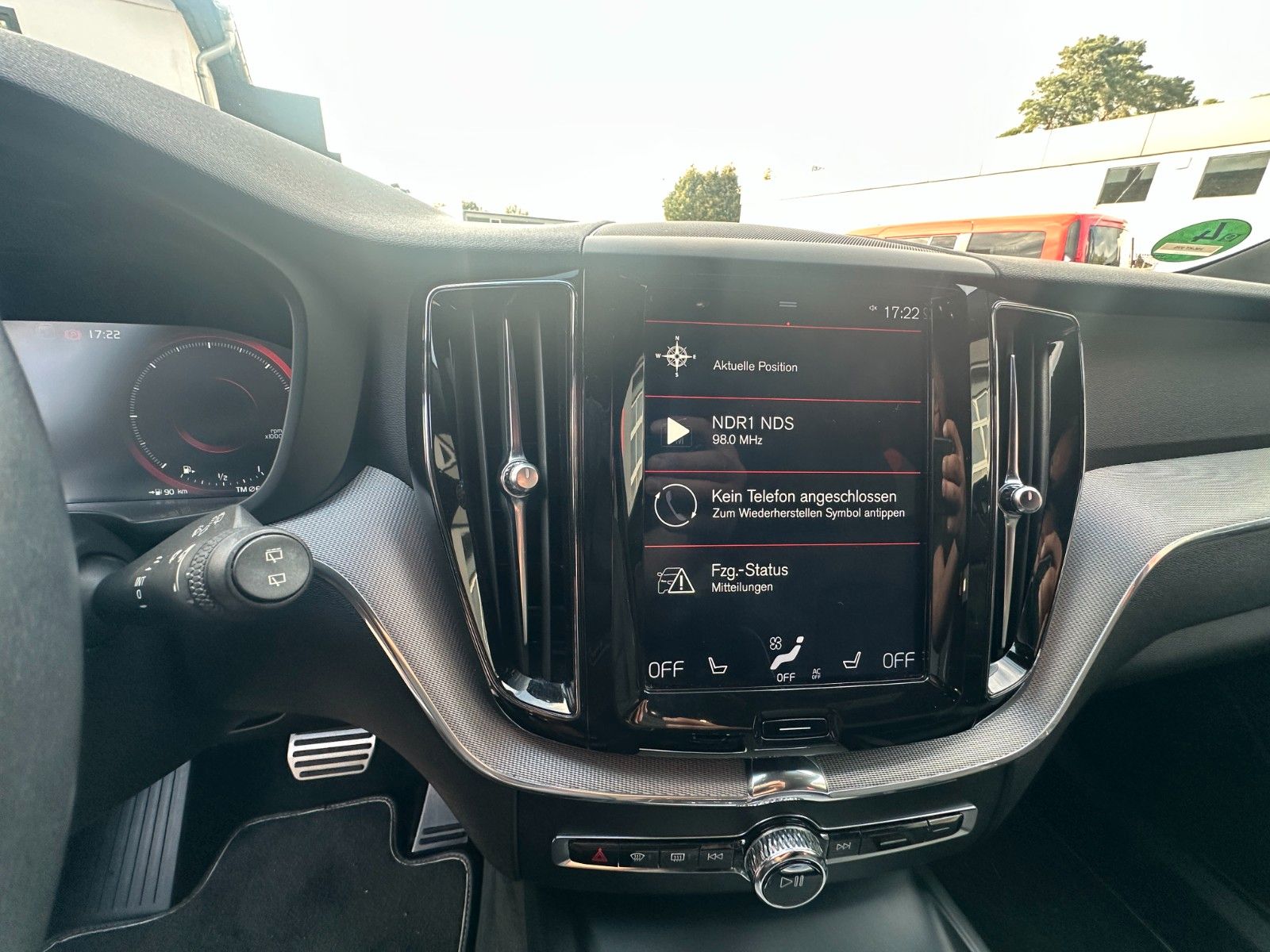 Fahrzeugabbildung Volvo XC60 Inscription R -Design 190 PS 1.Hand 8xAlu