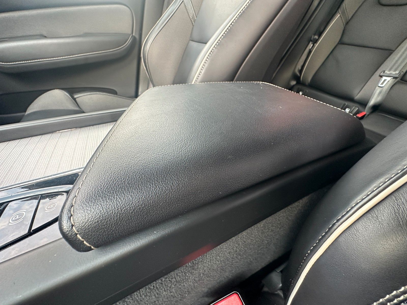 Fahrzeugabbildung Volvo XC60 Inscription R -Design 190 PS 1.Hand 8xAlu