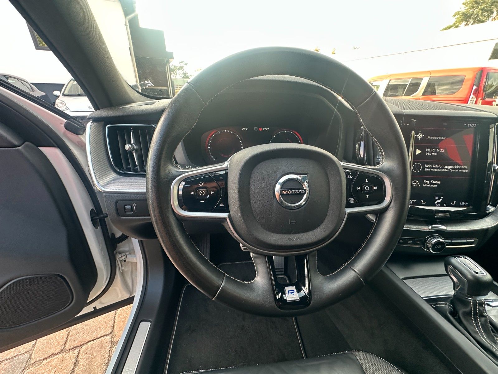 Fahrzeugabbildung Volvo XC60 Inscription R -Design 190 PS 1.Hand 8xAlu