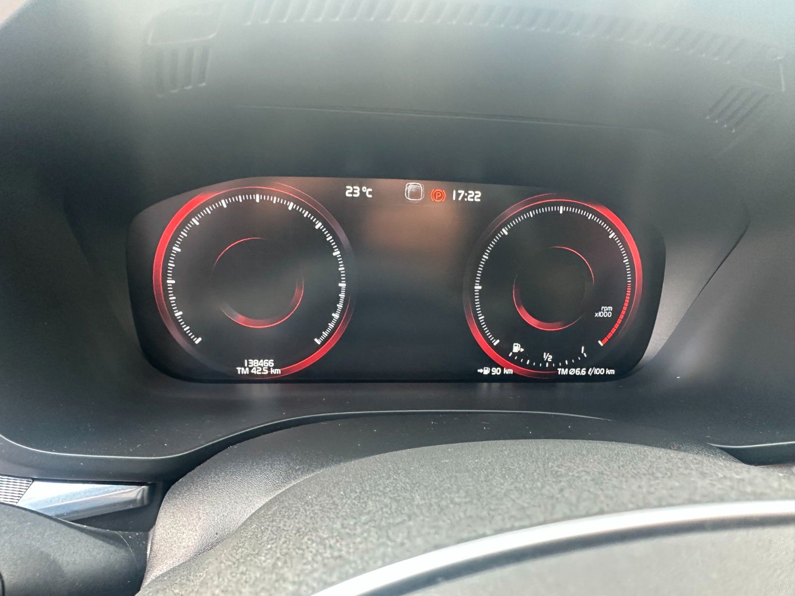 Fahrzeugabbildung Volvo XC60 Inscription R -Design 190 PS 1.Hand 8xAlu