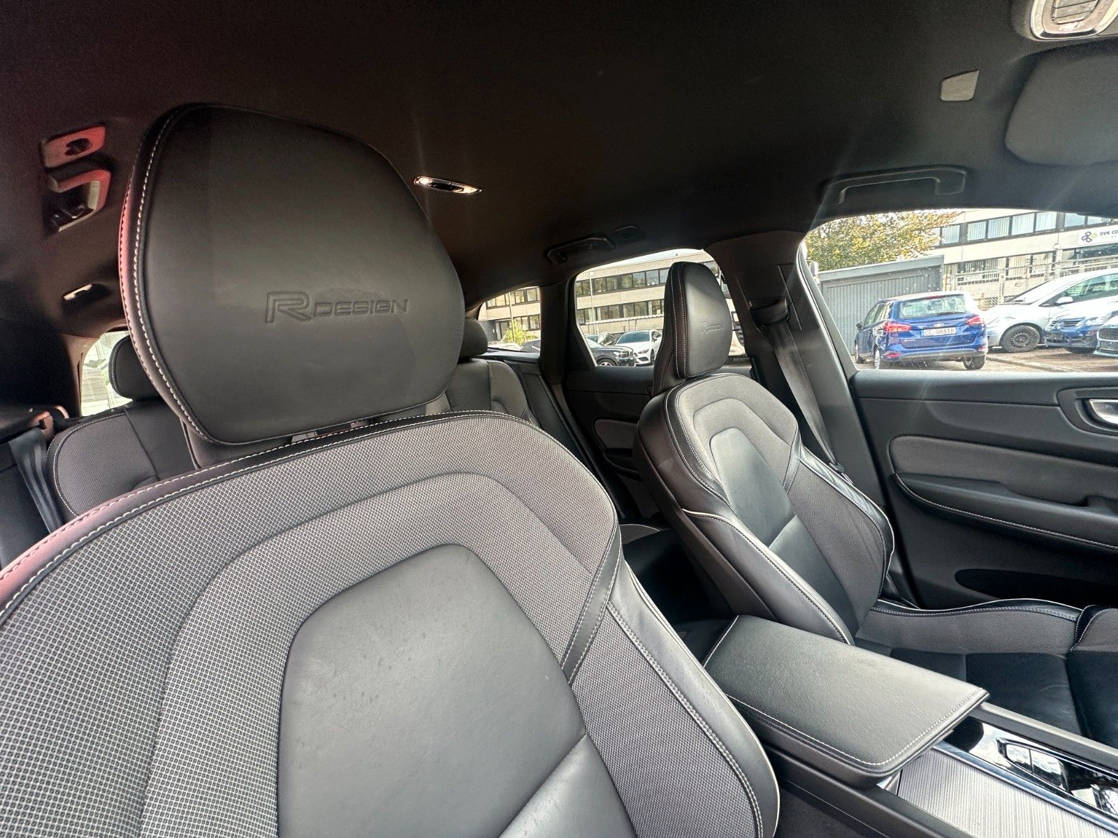 Fahrzeugabbildung Volvo XC60 Inscription R -Design 190 PS 1.Hand 8xAlu
