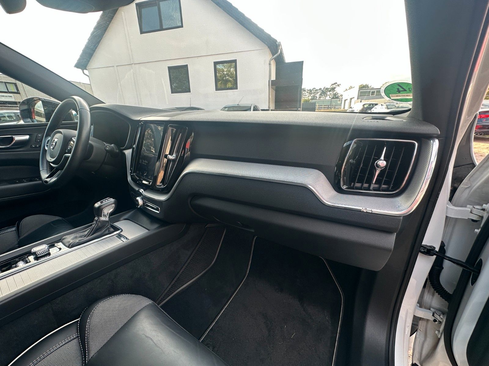 Fahrzeugabbildung Volvo XC60 Inscription R -Design 190 PS 1.Hand 8xAlu