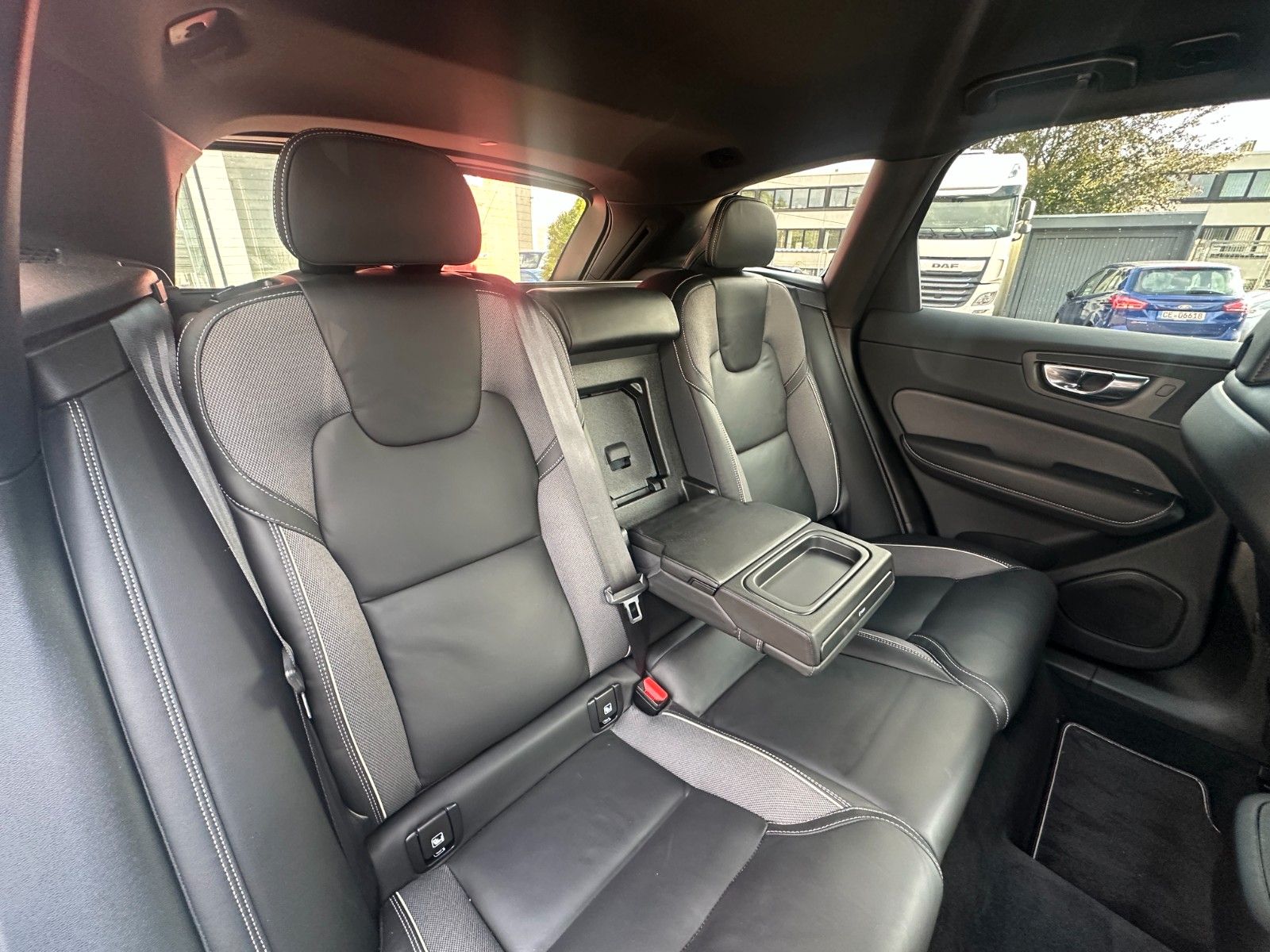 Fahrzeugabbildung Volvo XC60 Inscription R -Design 190 PS 1.Hand 8xAlu