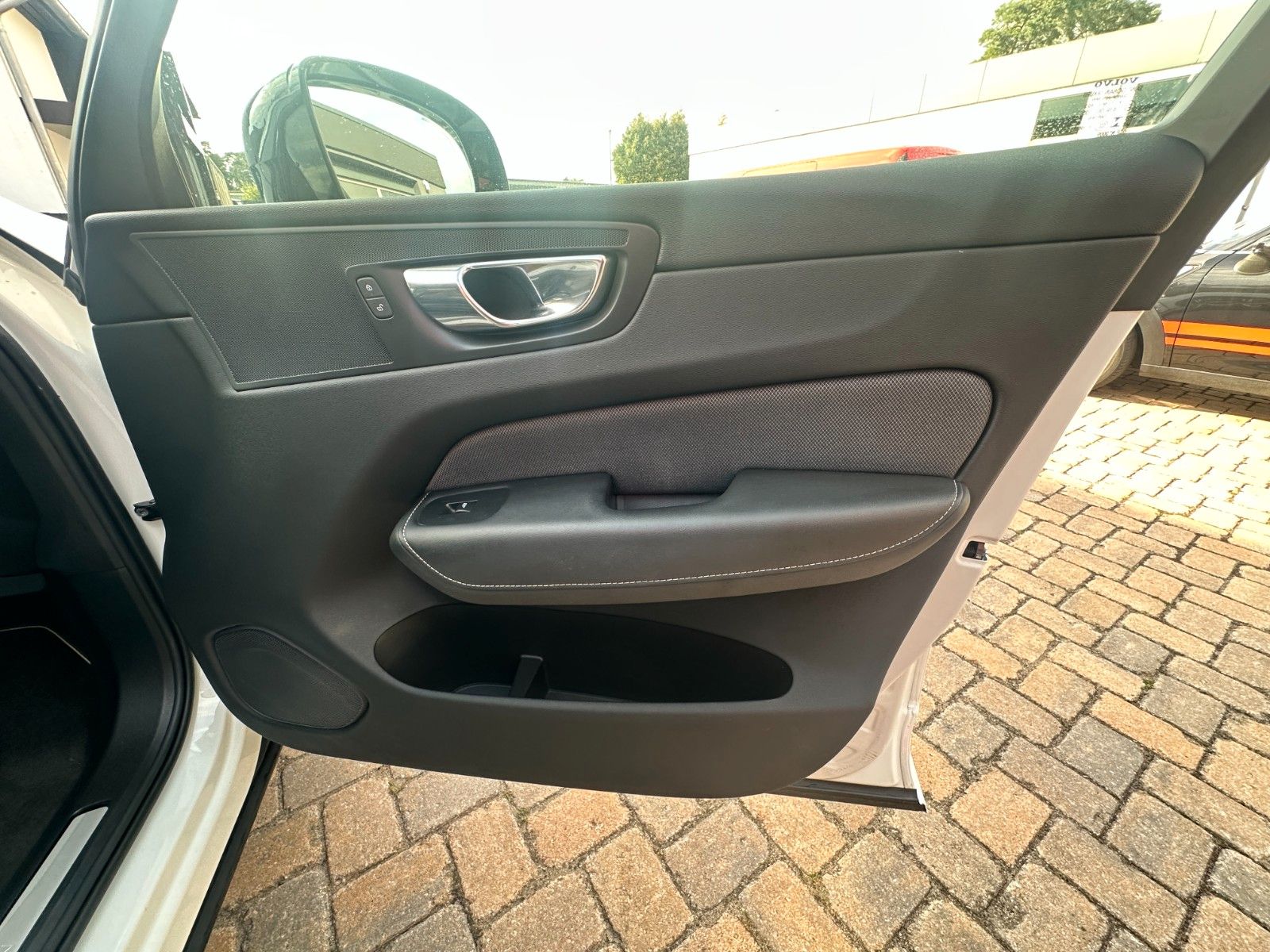 Fahrzeugabbildung Volvo XC60 Inscription R -Design 190 PS 1.Hand 8xAlu
