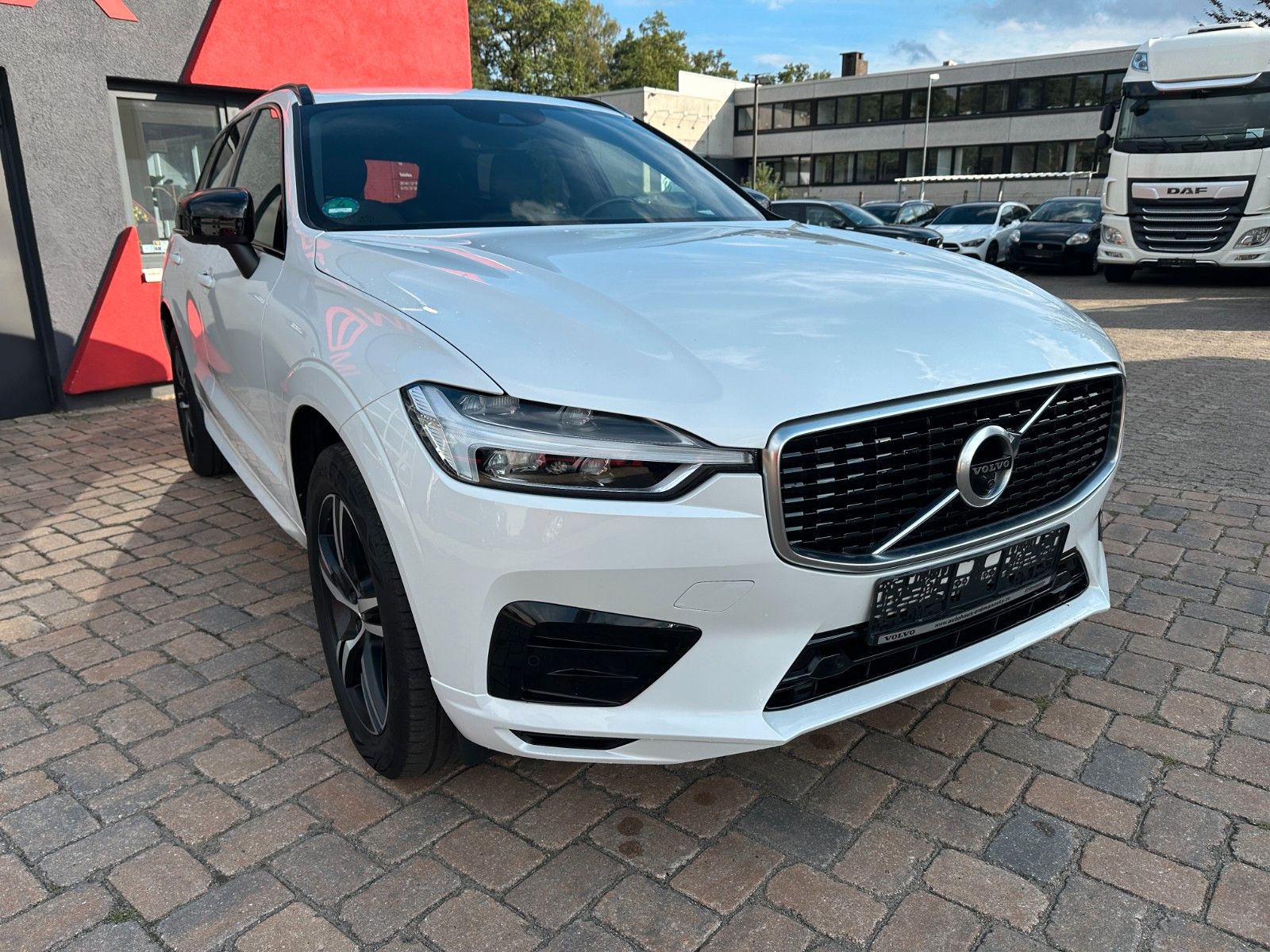 Fahrzeugabbildung Volvo XC60 Inscription R -Design 190 PS 1.Hand 8xAlu