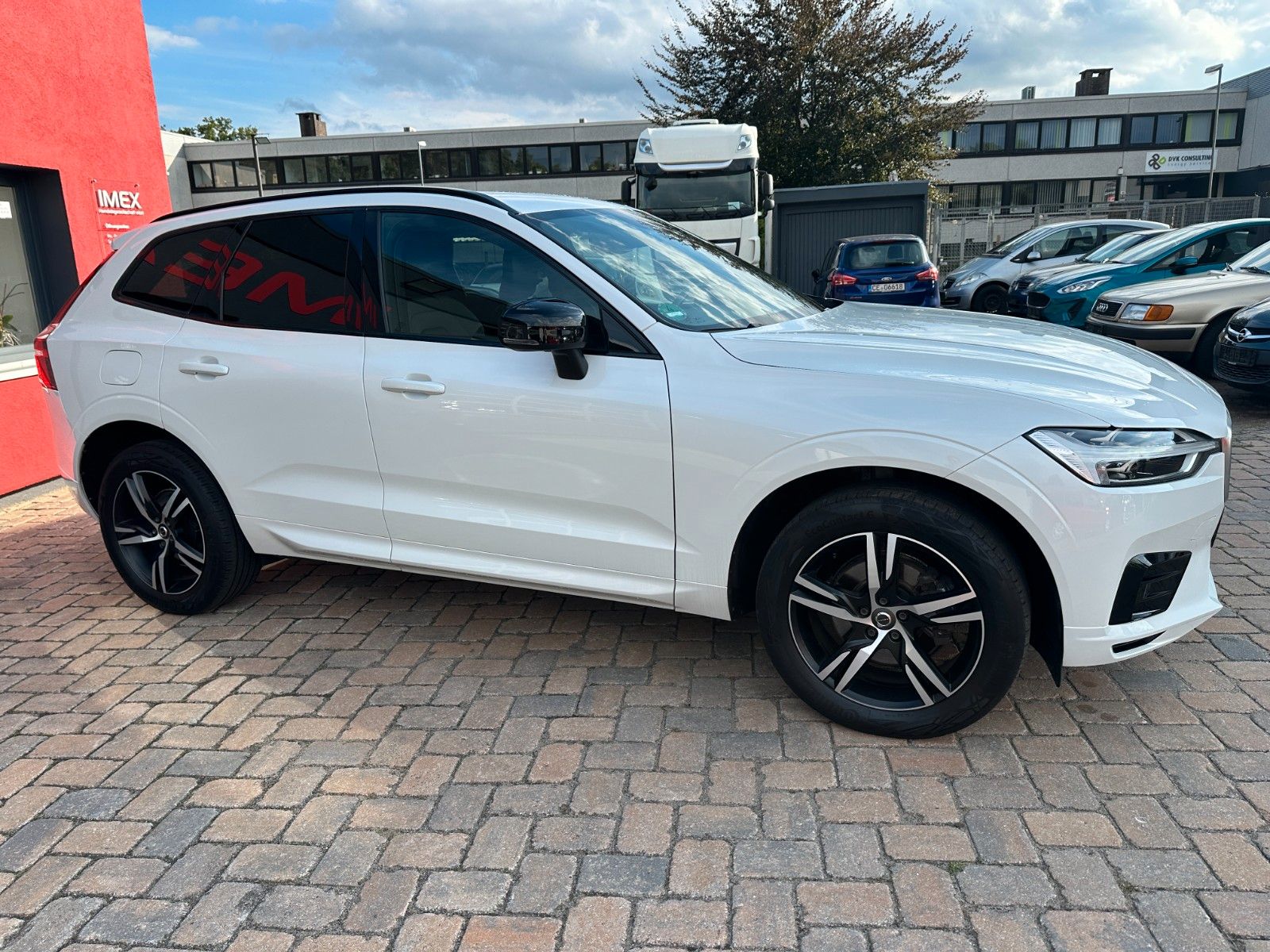 Fahrzeugabbildung Volvo XC60 Inscription R -Design 190 PS 1.Hand 8xAlu