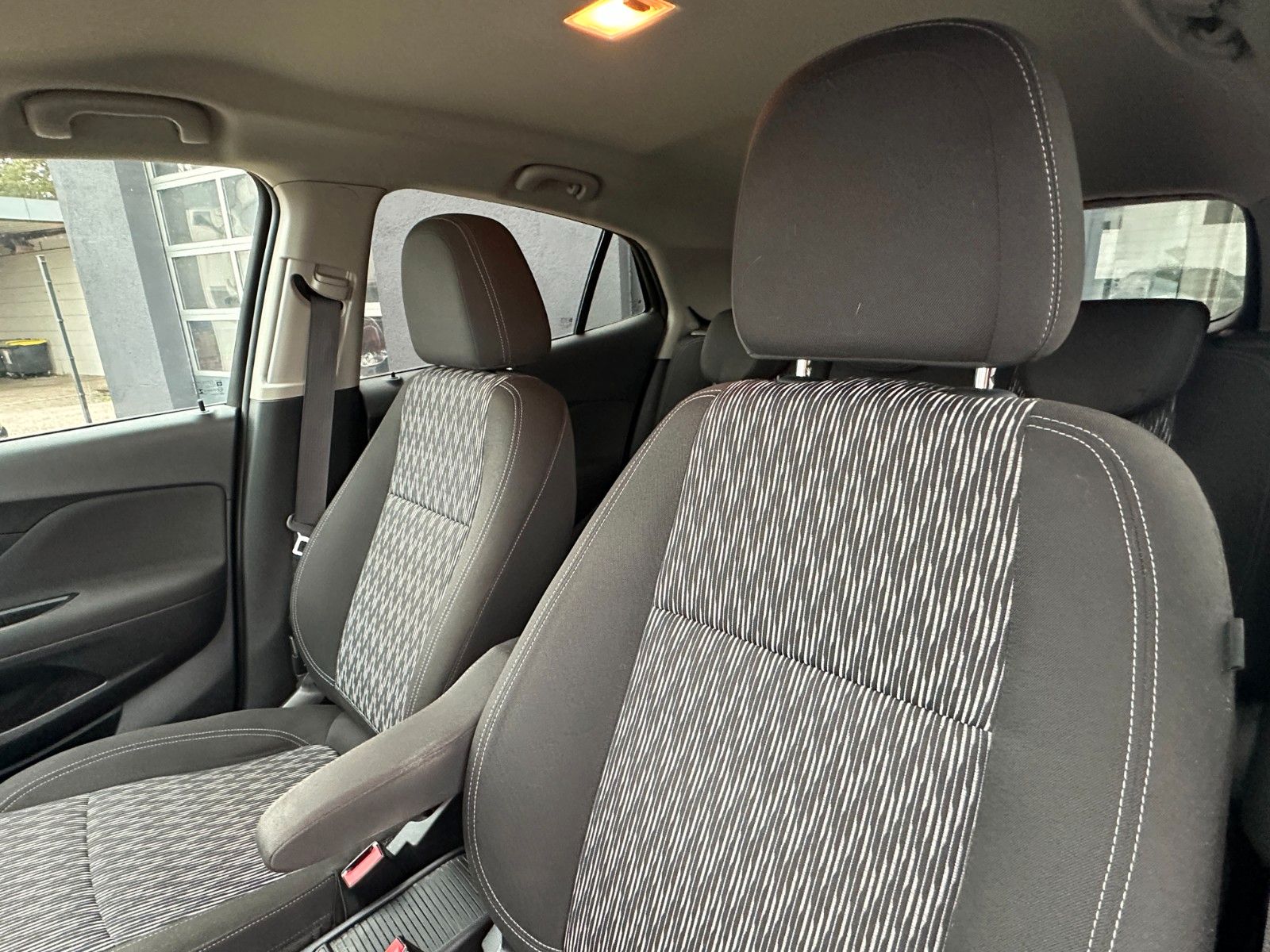 Fahrzeugabbildung Opel Mokka Edition ecoFlex 1.6 136 PS AHK Xenon